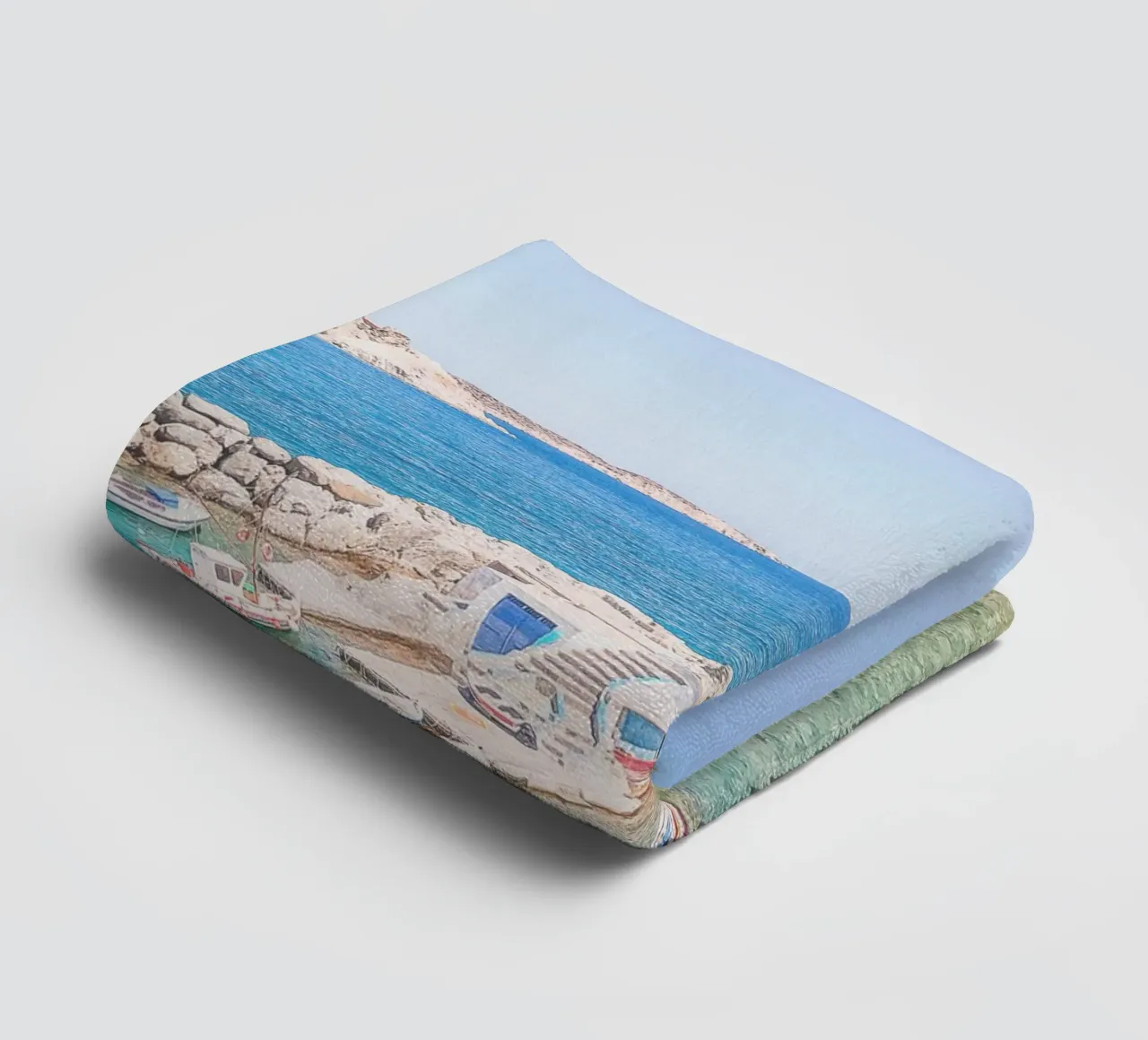 Milos, Grecia I Spiaggia e il colorato villaggio di pescatori di Mandrakia asciugamano da bagno da Julie Travel Photography