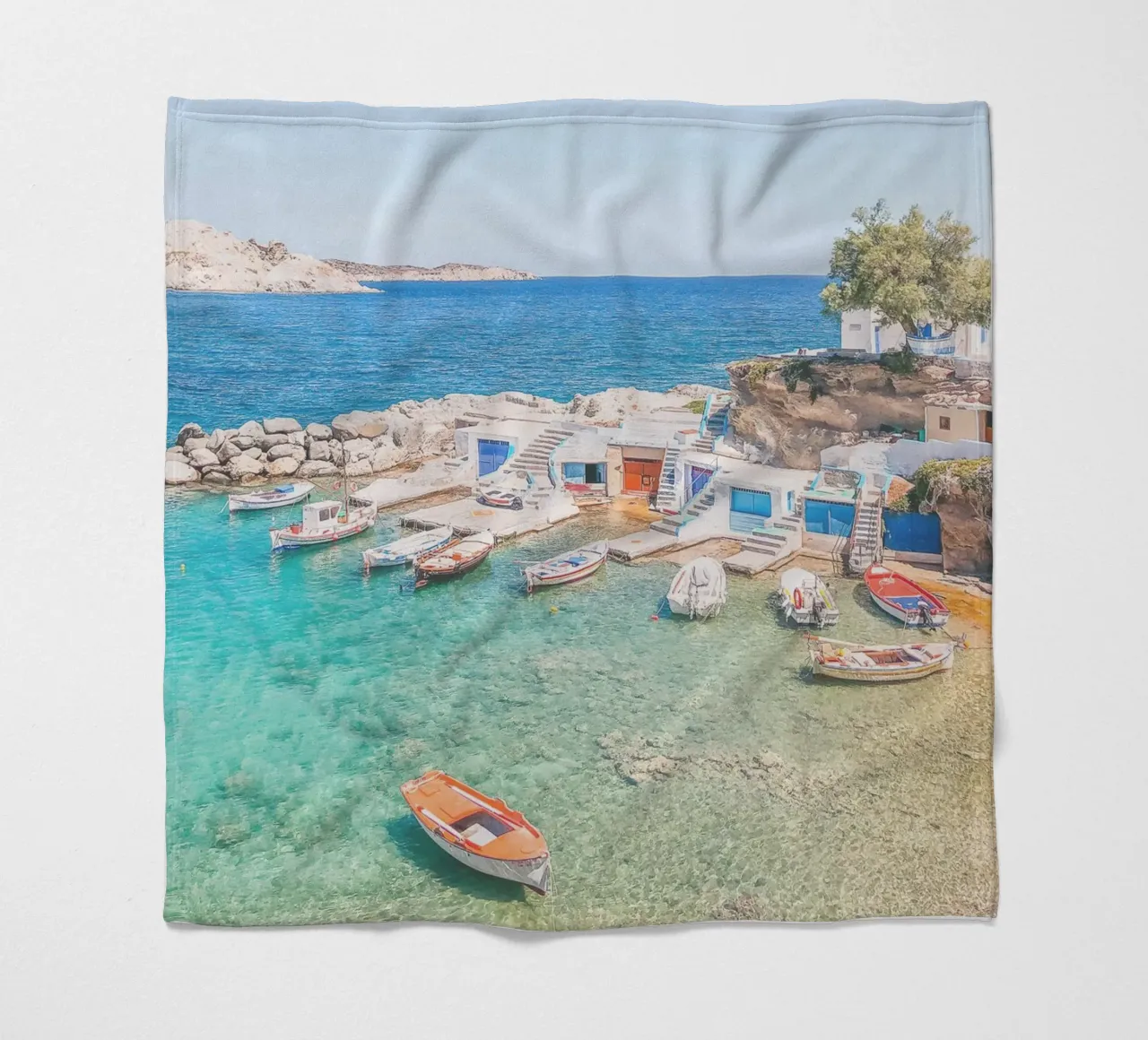 Milos, Grecia I Spiaggia e il colorato villaggio di pescatori di Mandrakia coperta in pile da Julie Travel Photography