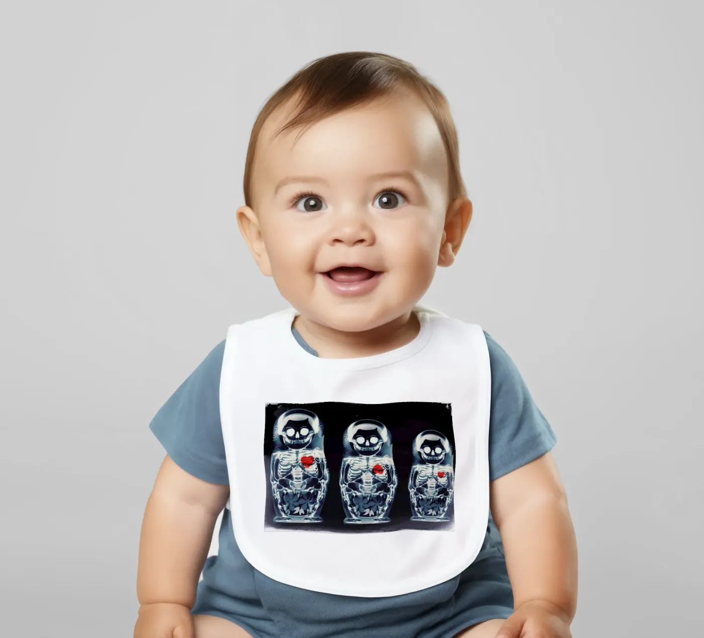 Nesting Doll bavaglino da Ali Gulec