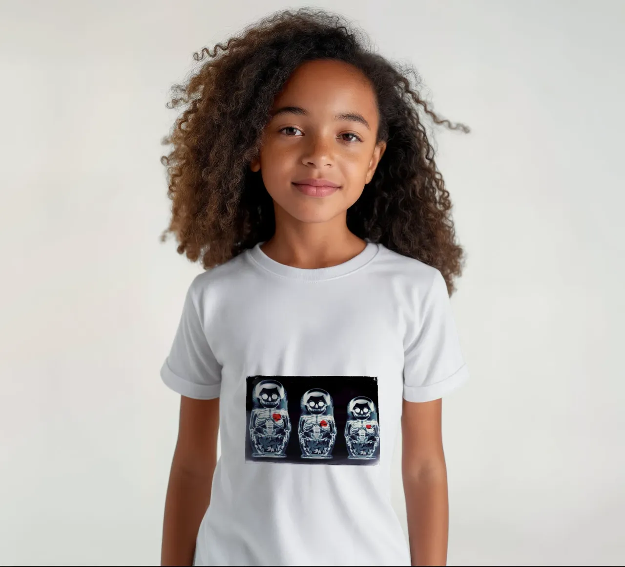 Nesting Doll t-shirt bambini da Ali Gulec