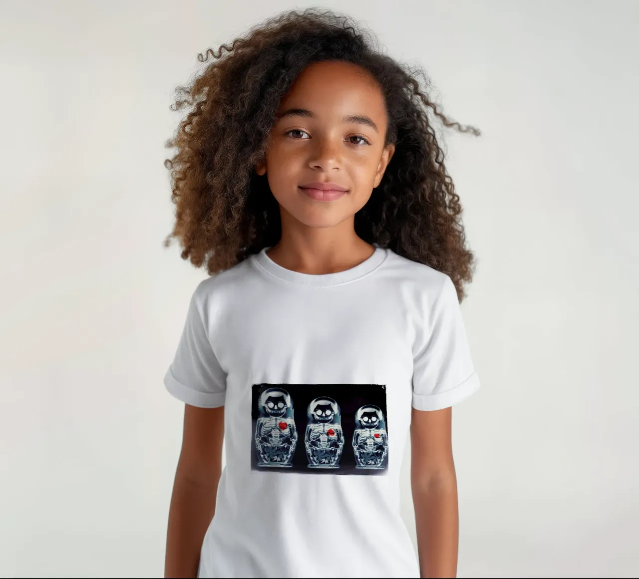 Nesting Doll t-shirt bambini da Ali Gulec