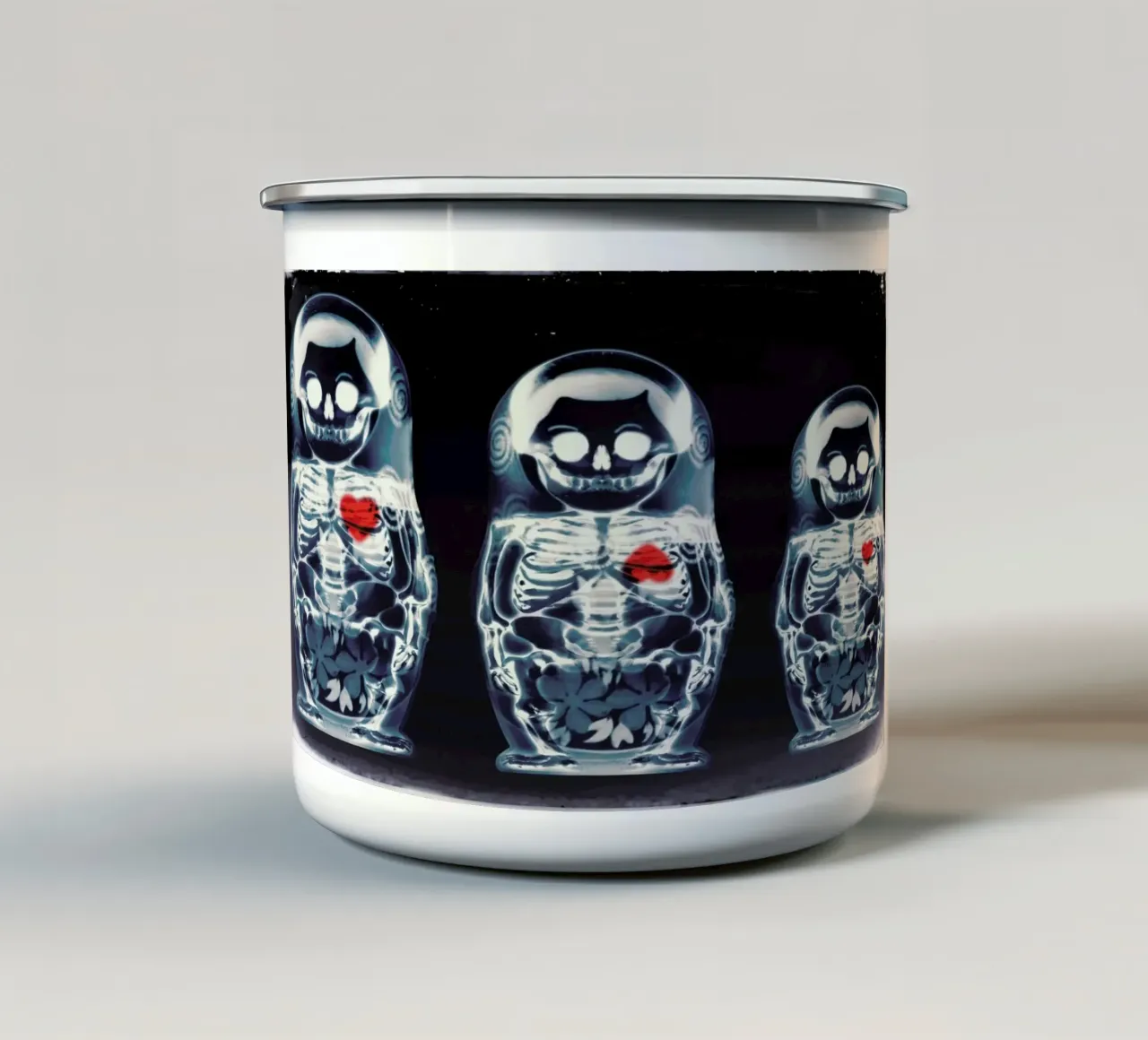 Nesting Doll tazza in smalto da Ali Gulec