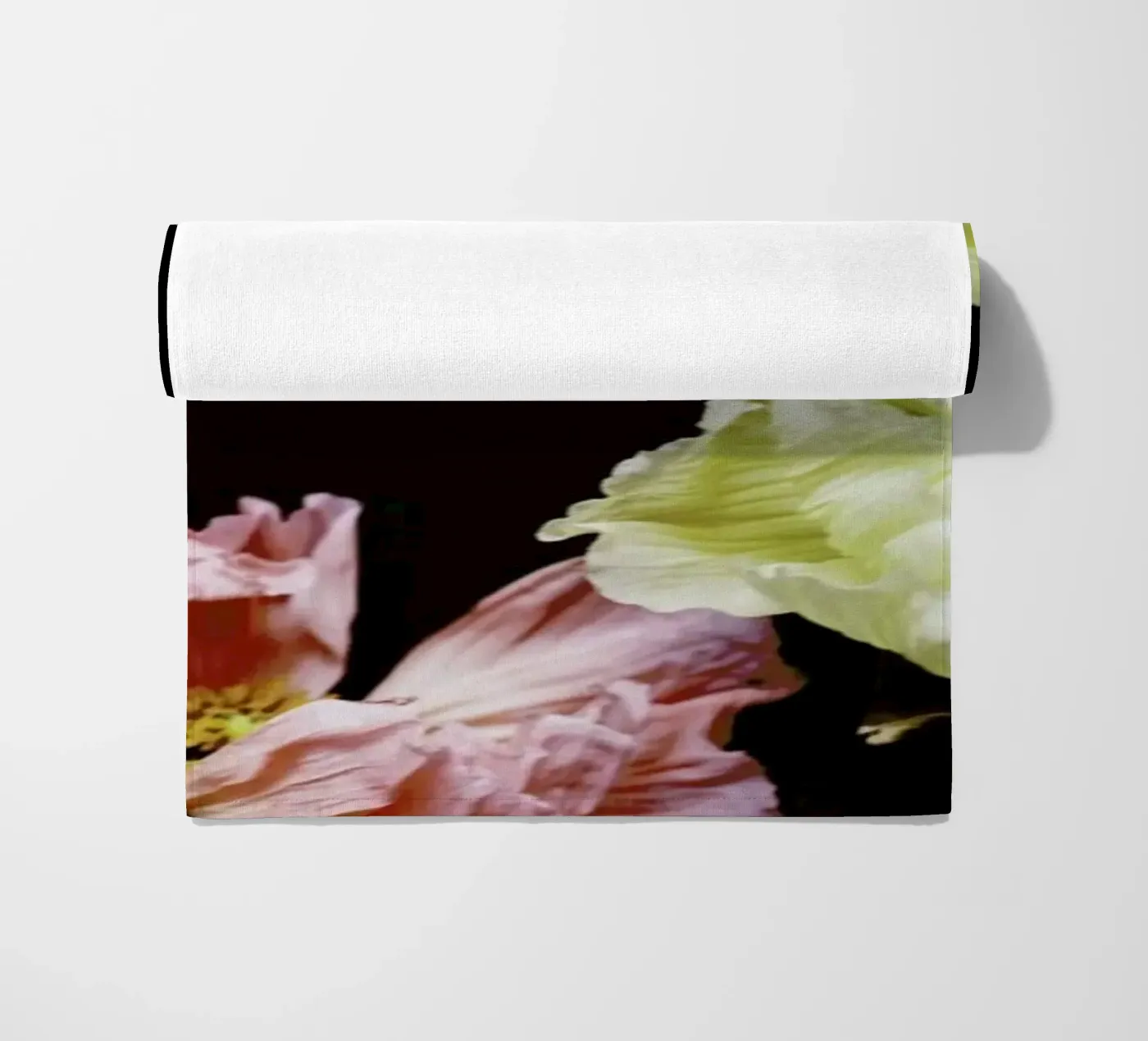 Windblown Strandtuch von Morgan Kendall