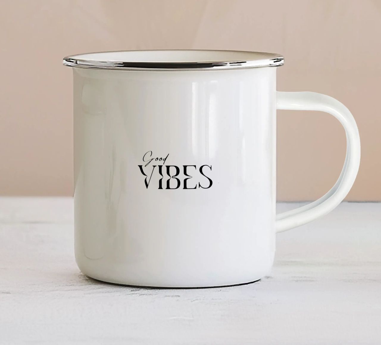 Semplice tipografia Good Vibes tazza in smalto da YV TYPOGRAPHY