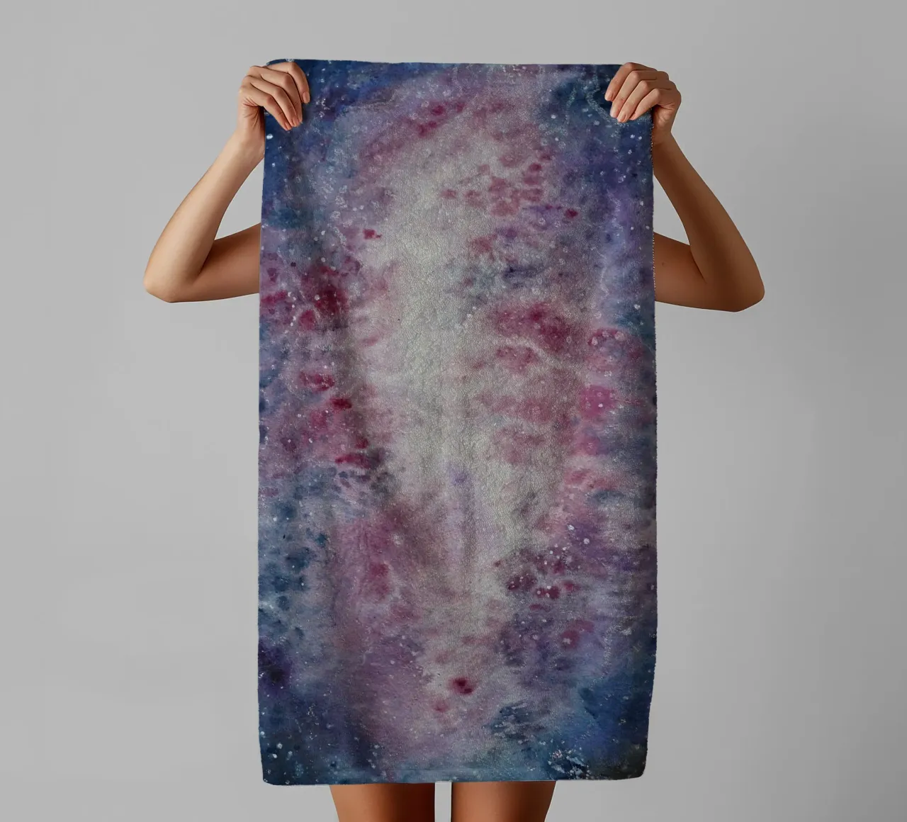 Crescent Nebula asciugamano da bagno da Eva Nev Watercolor