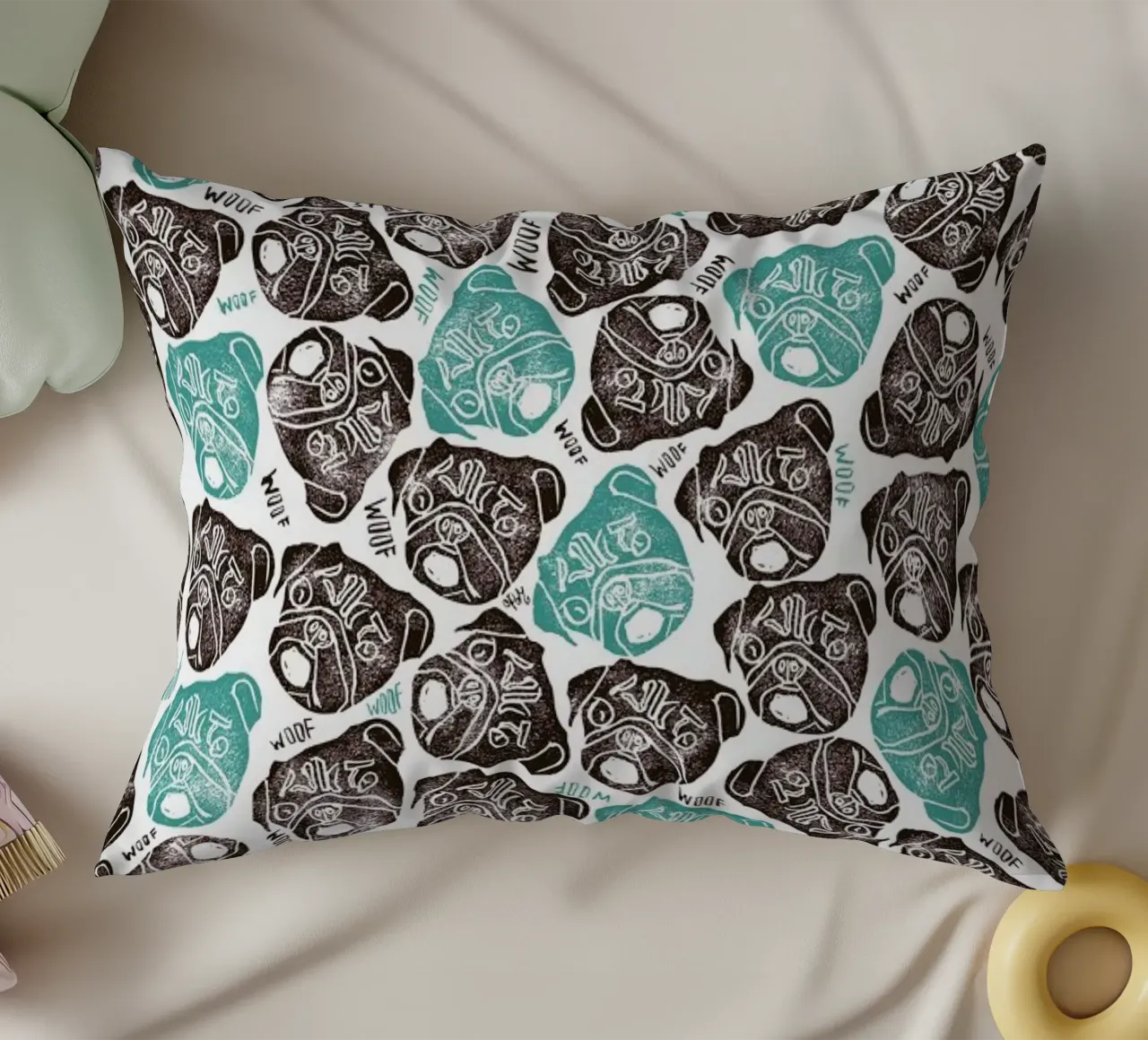 The Barking Pug cuscino da Pom Graphic Design