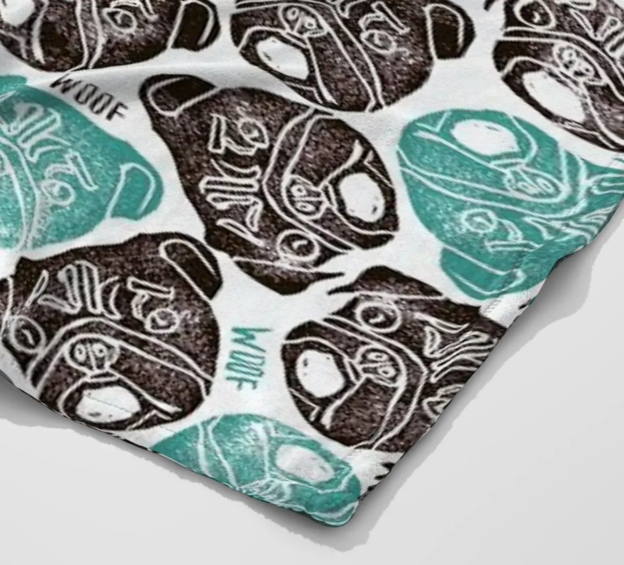 The Barking Pug coperta in pile da Pom Graphic Design