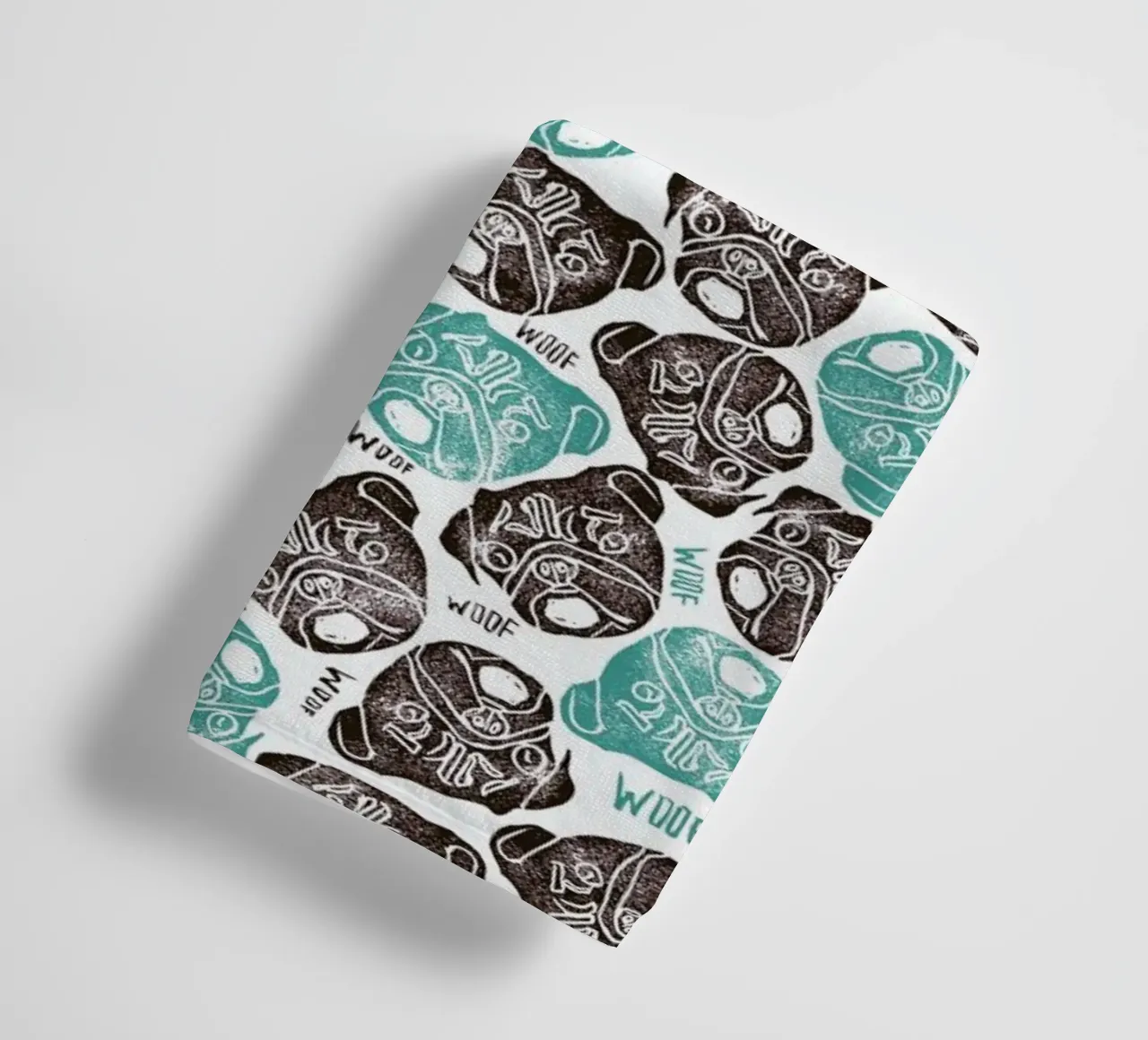 The Barking Pug asciugamano da bagno da Pom Graphic Design