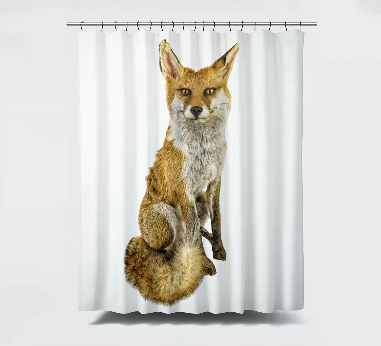 Geheimnis in der Wildnis: Intriganter Fuchs Duschvorhang von Curious Collections by Marielle Leenders