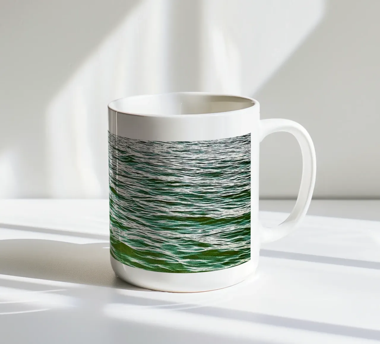 Wasserreflektionen Keramik Tasse von Art Studio by Iris