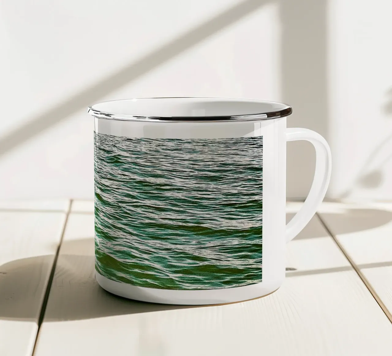 Wasserreflektionen Emaille Tasse von Art Studio by Iris