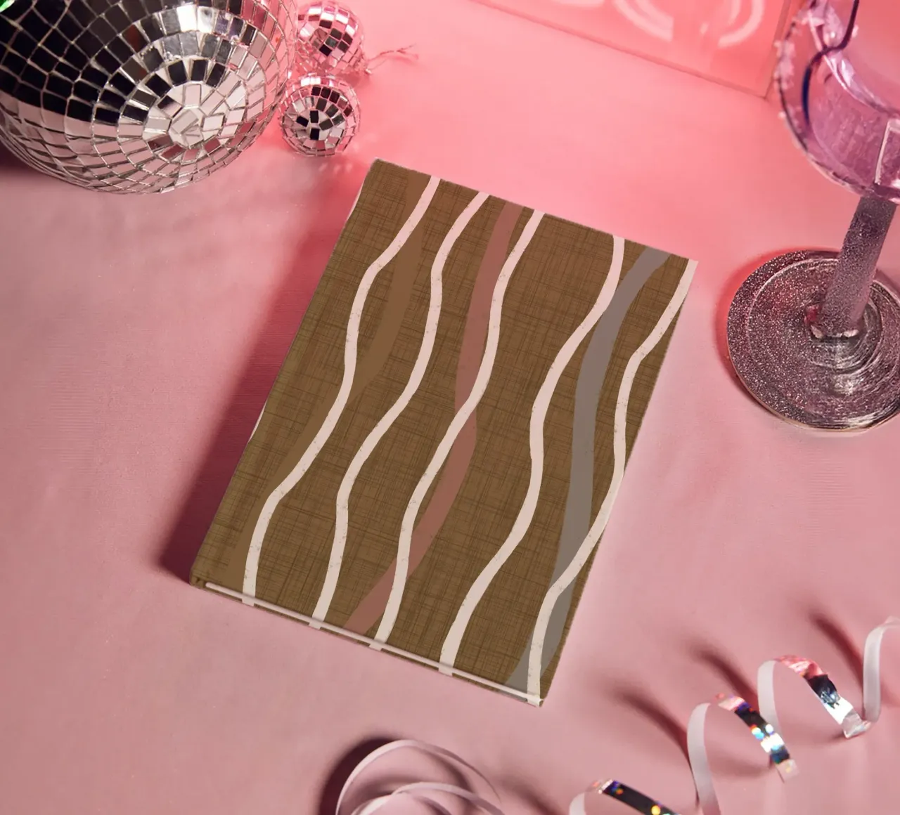 Linee ondulate retrò Oro spento PANTONE 17-0935 - Mid Century Mod diario da susanacosta