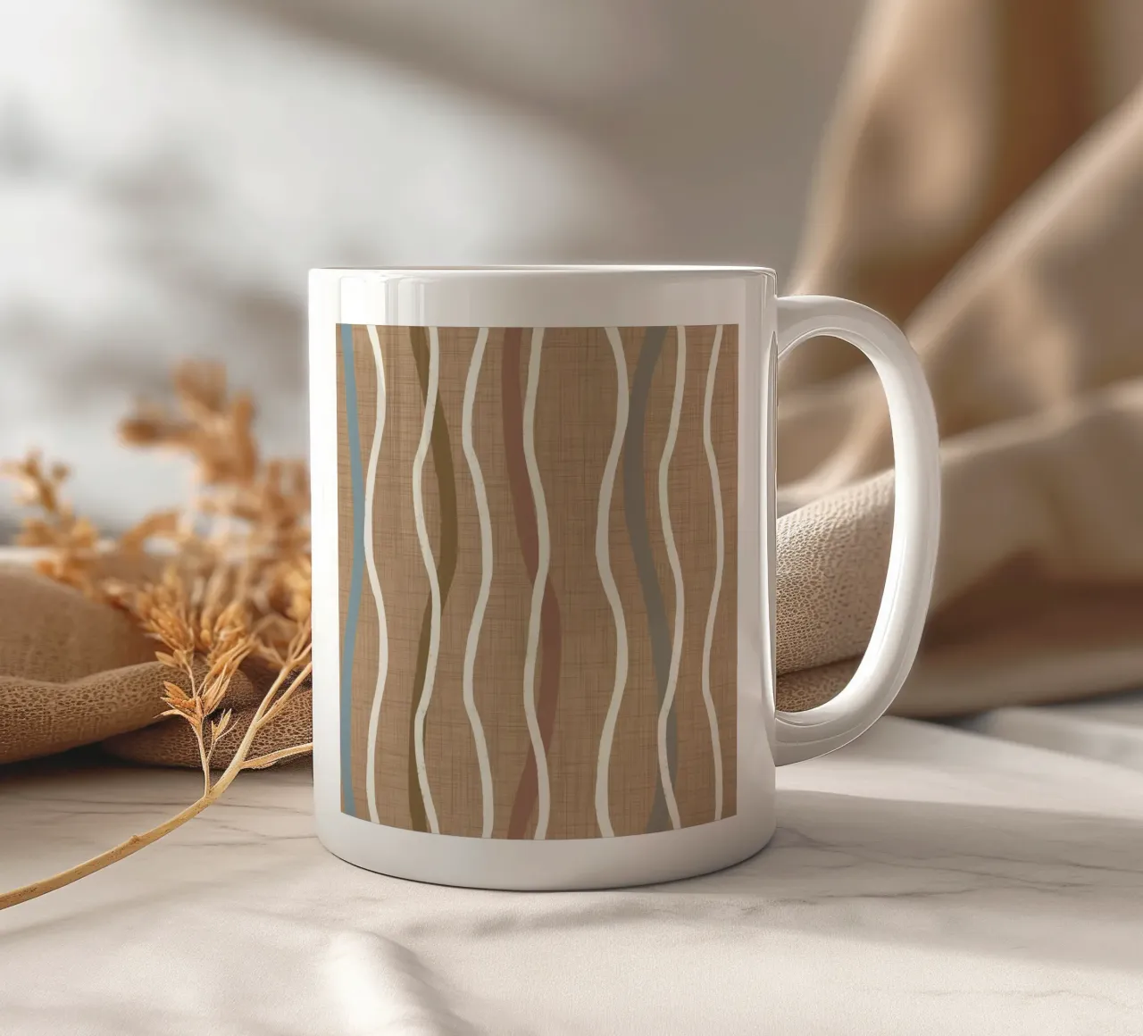 Linee ondulate retrò Buffed Beige PANTONE 20-0025 Metà secolo tazza in ceramica da susanacosta