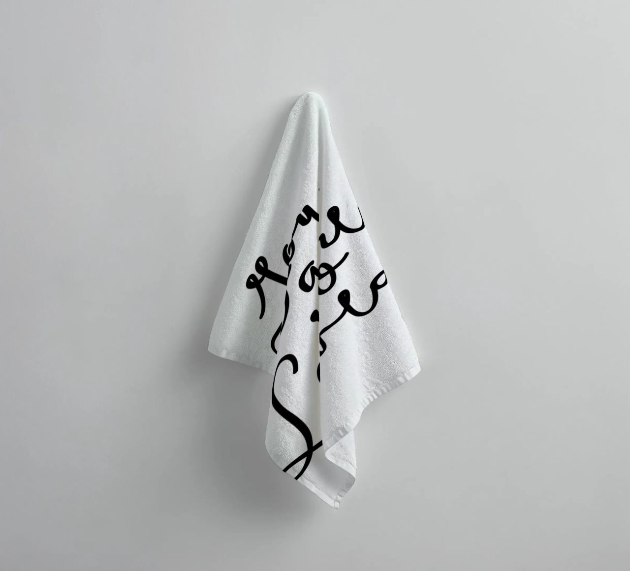 You Are So Loved asciugamano da bagno da Honeymoon Hotel