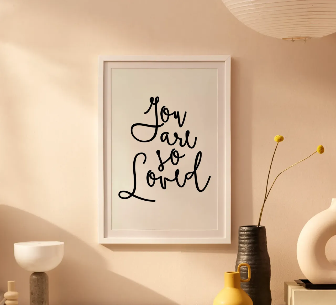 You Are So Loved poster avec cadre en bois de Honeymoon Hotel