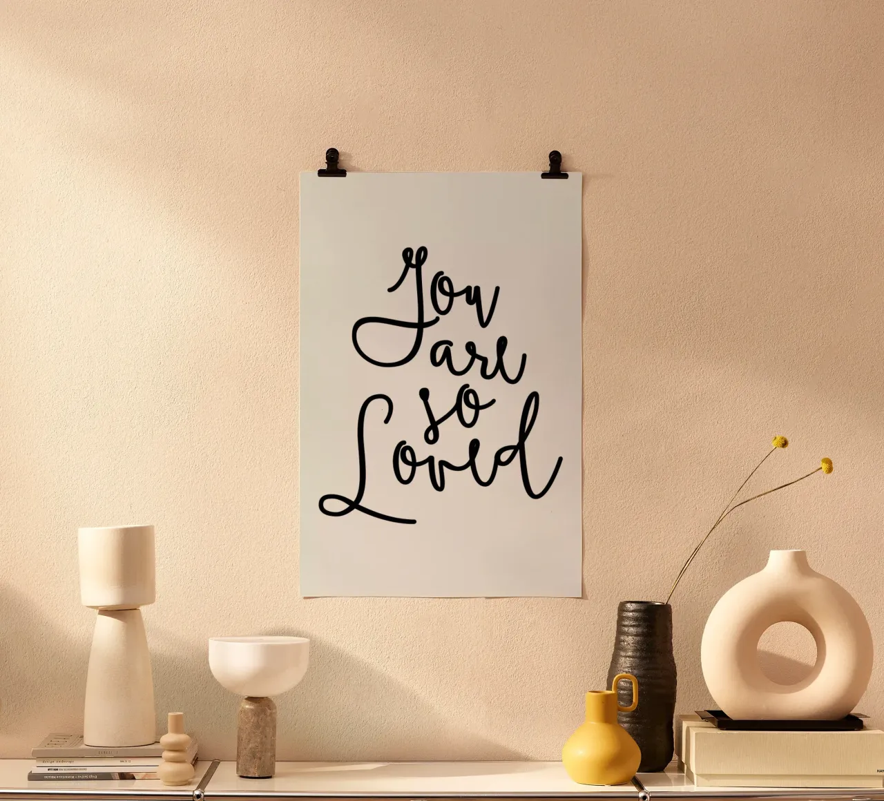 You Are So Loved poster avec cadre en bois de Honeymoon Hotel