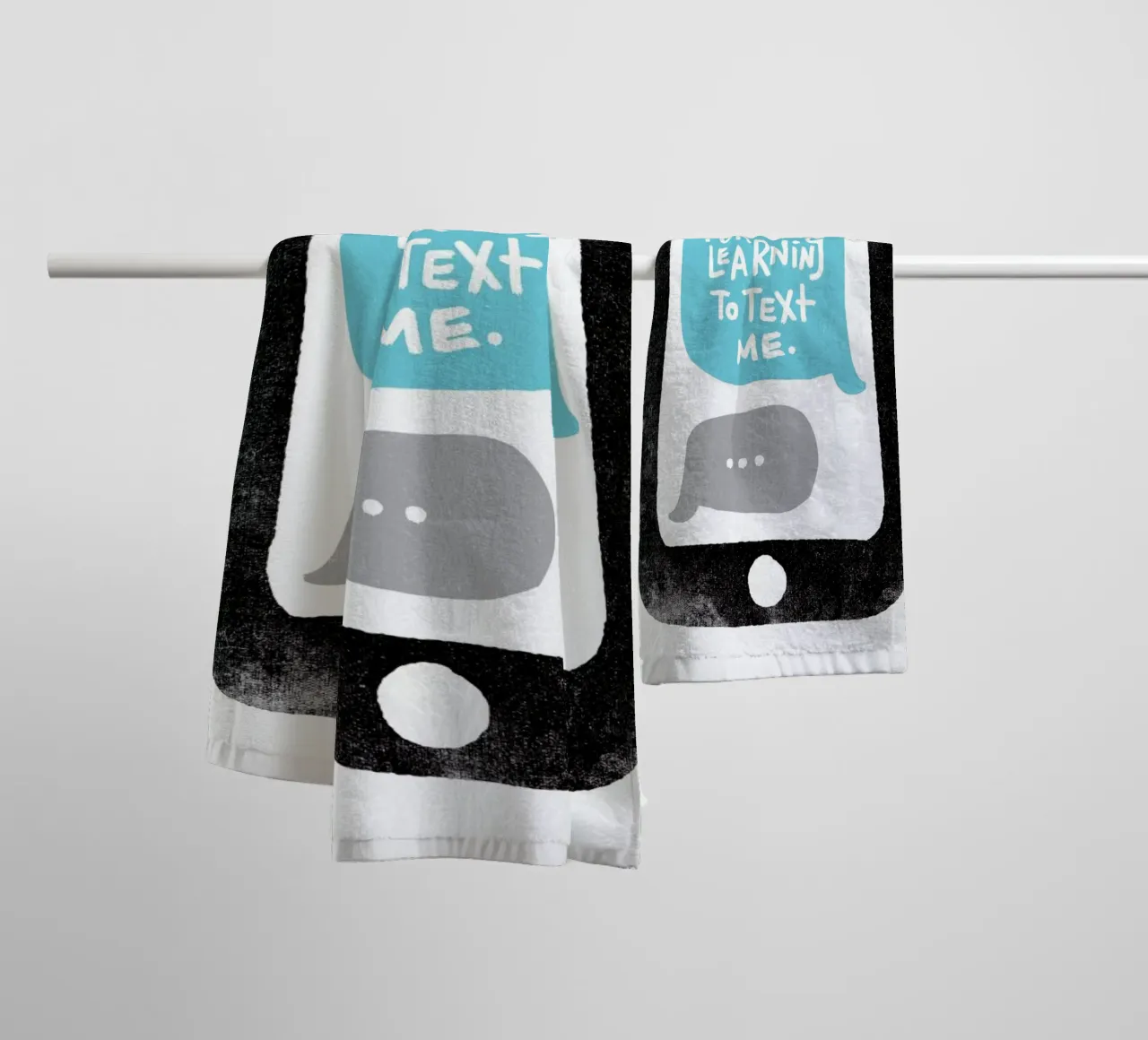Moms Text asciugamano da bagno da Matthew Taylor Wilson