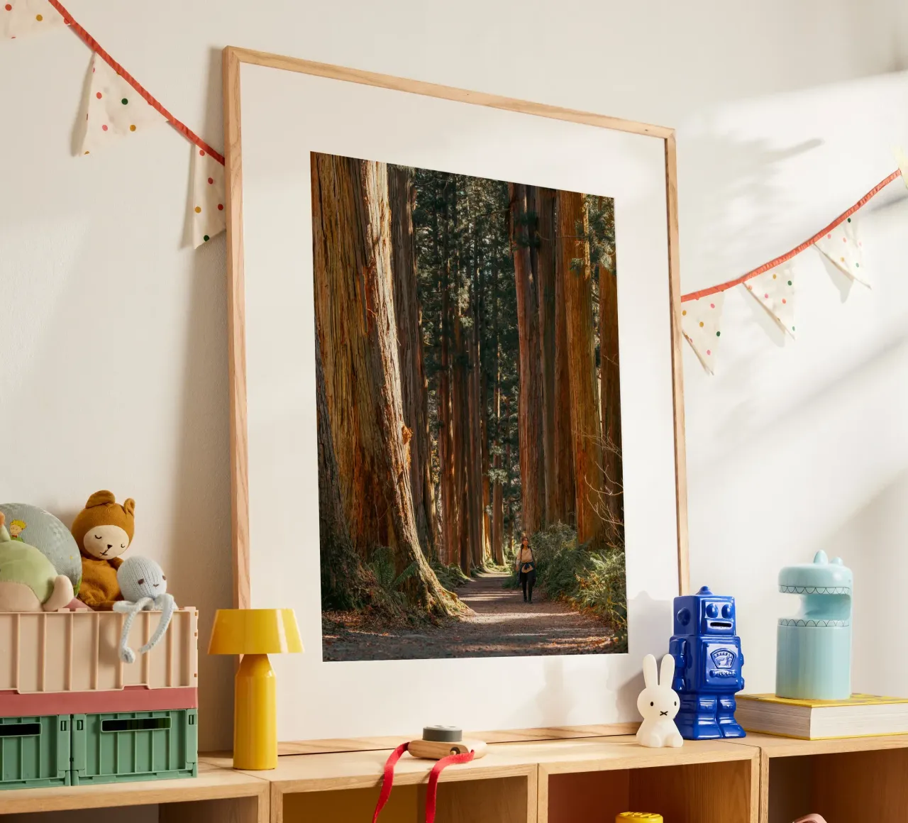Tunnel dei cedri del santuario di Togakushi - Nagano, Giappone poster con telaio in alluminio da Marcel Bisig