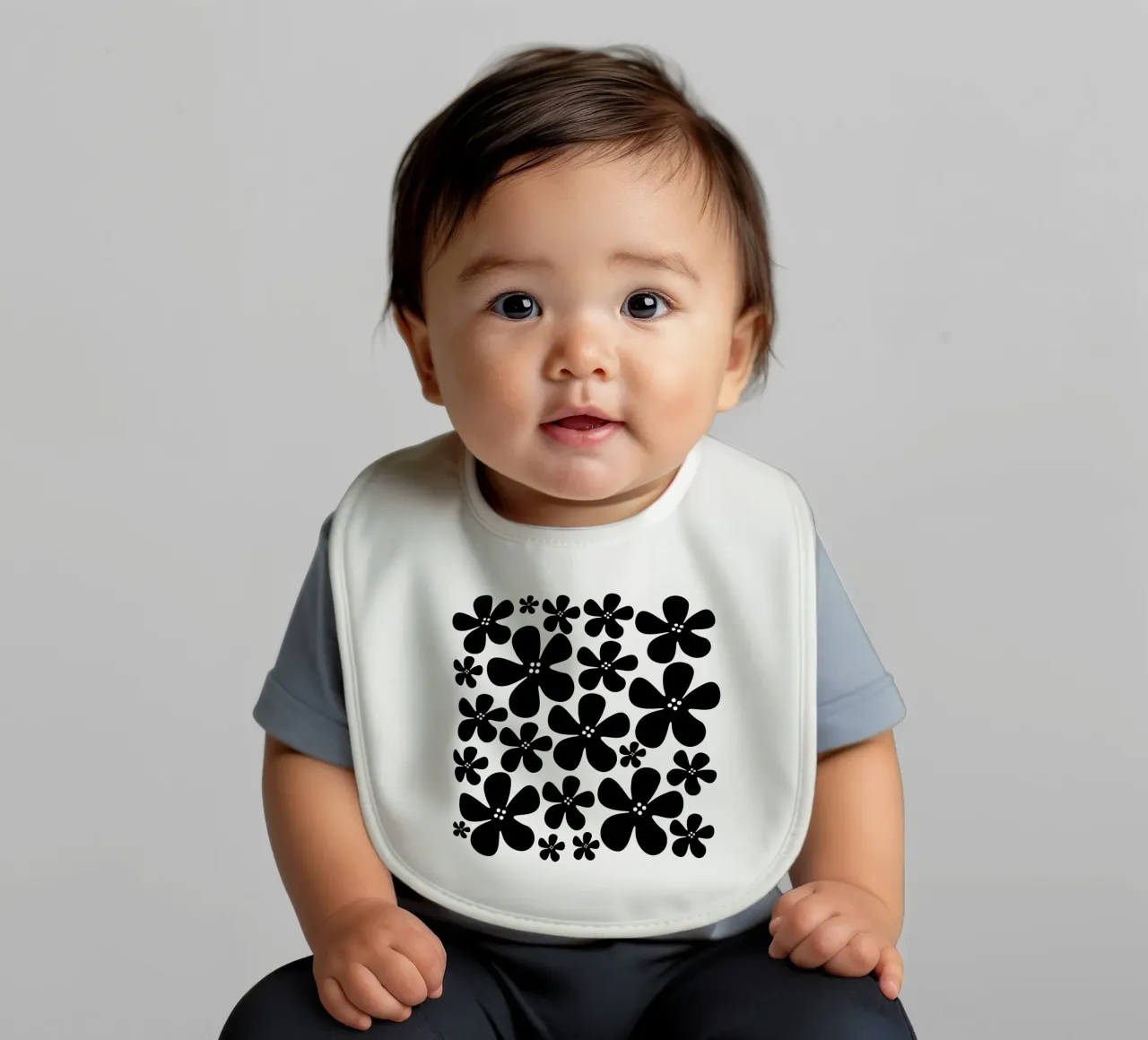 Black flowers pattern bavaglino da baobabprintstore