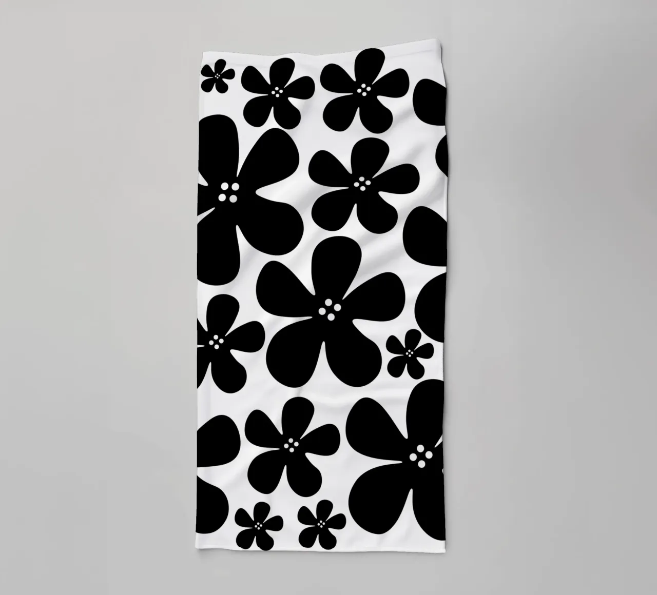 Black flowers pattern asciugamano da bagno da baobabprintstore