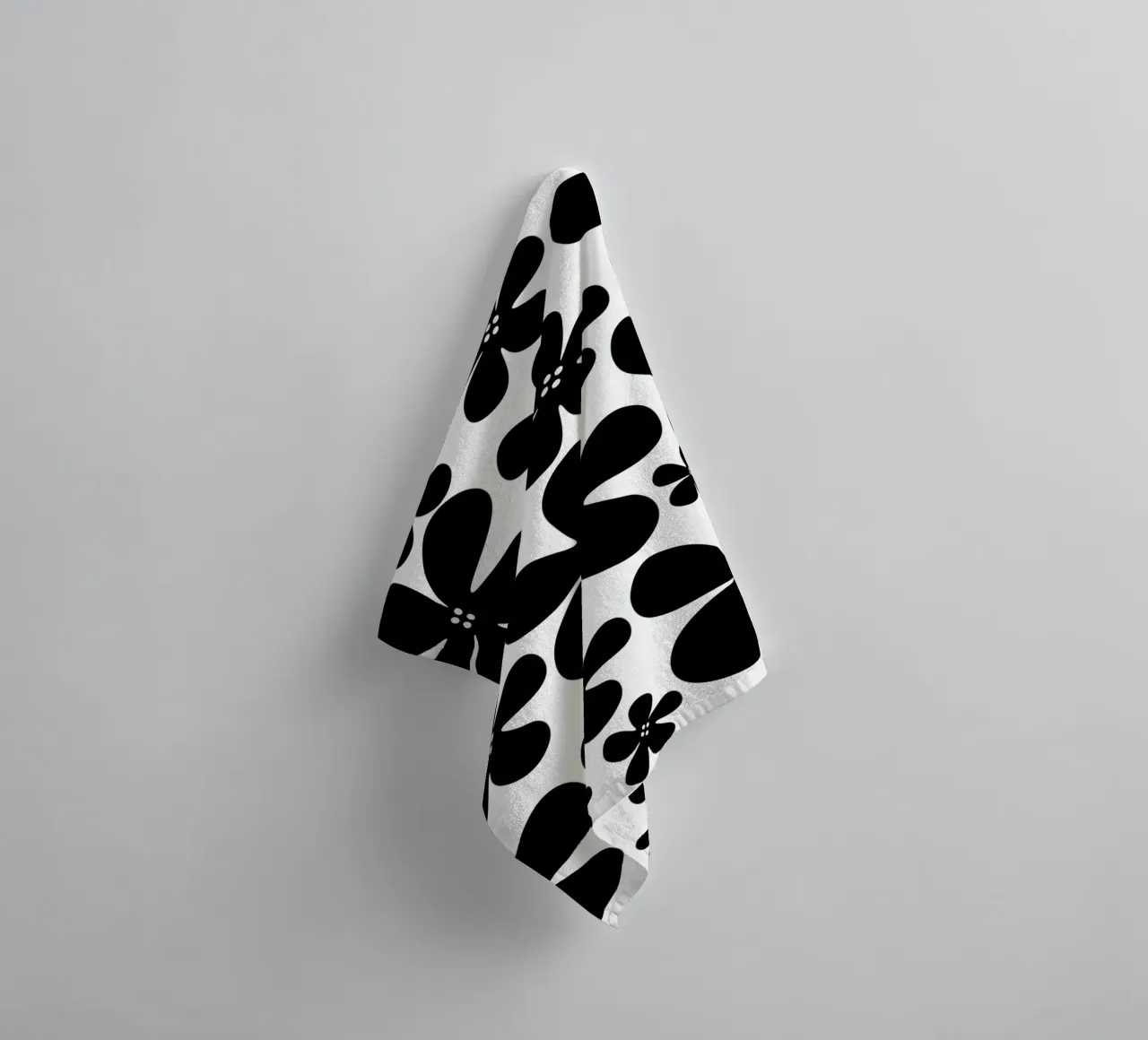 Black flowers pattern asciugamano da bagno da baobabprintstore