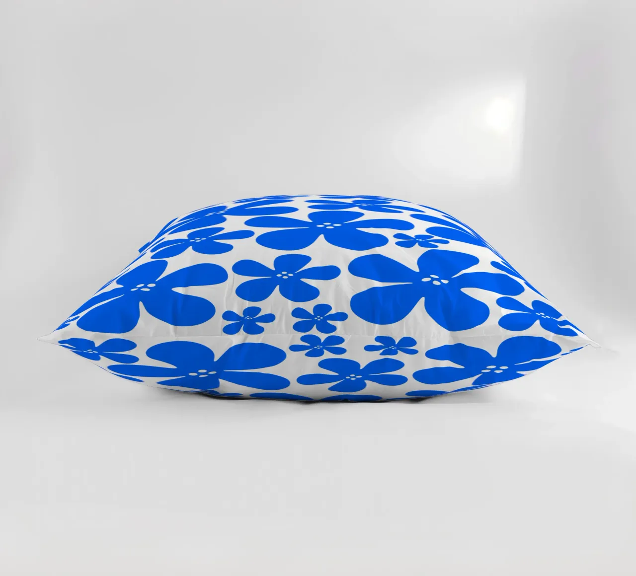 Blue flowers pattern cuscino da baobabprintstore
