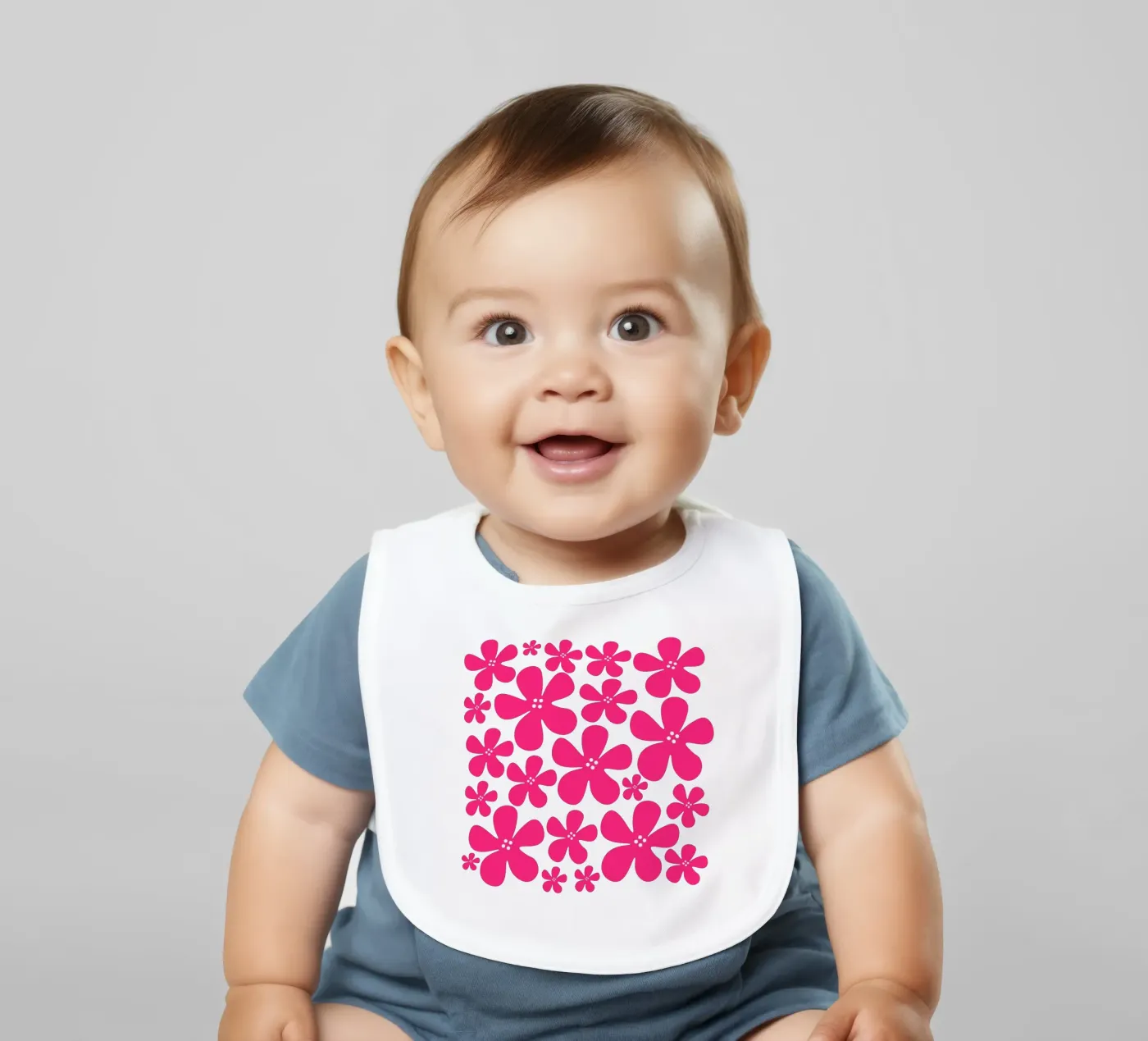 Pink flowers pattern baby slabbetje van baobabprintstore