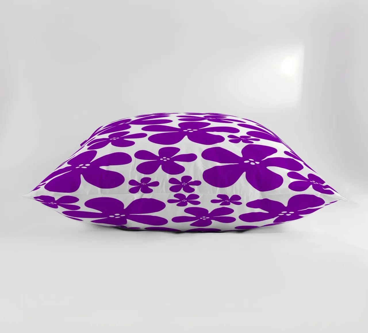 Purple flowers pattern cuscino da baobabprintstore