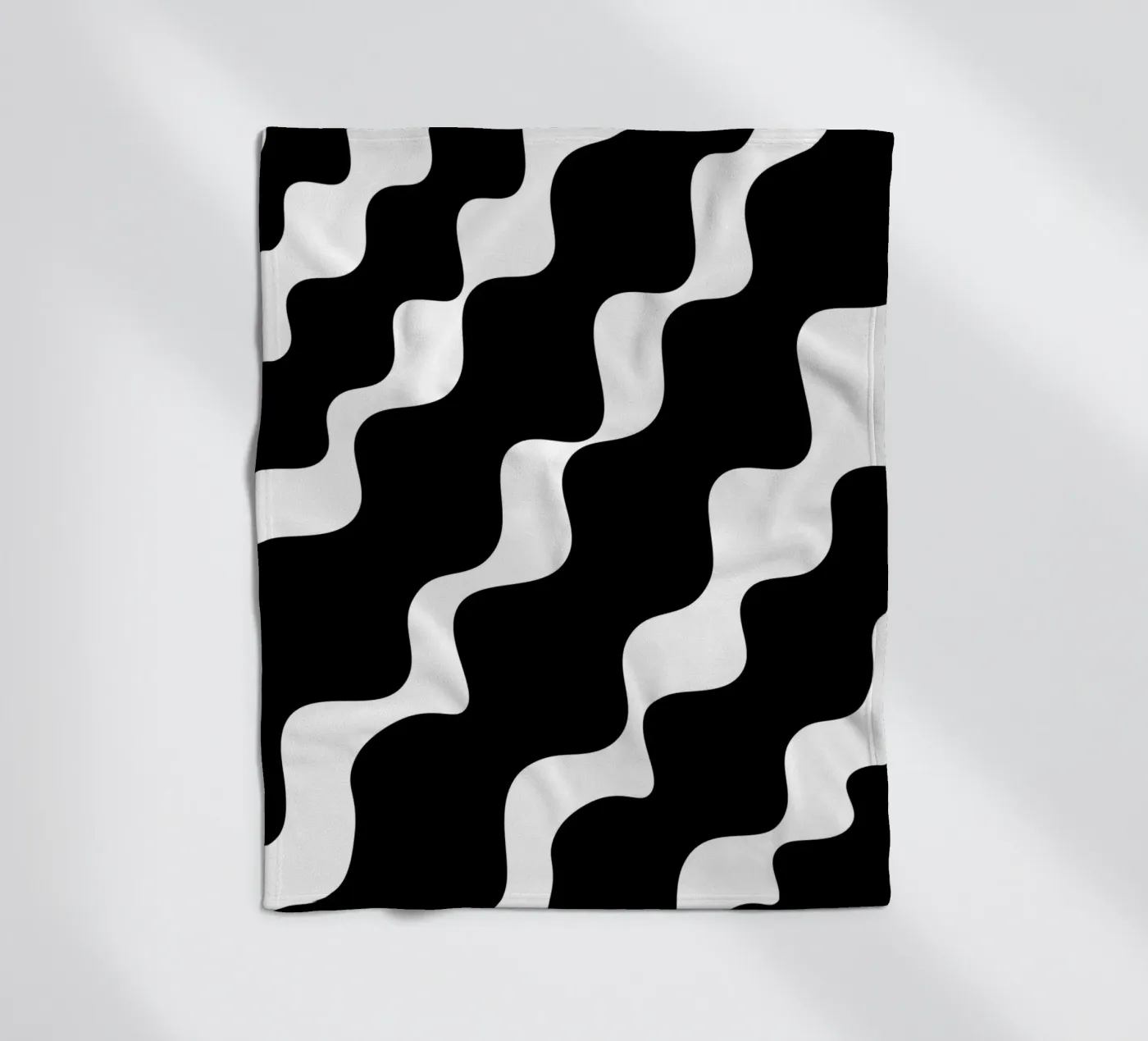 Black slanting waves Fleecedecke von baobabprintstore