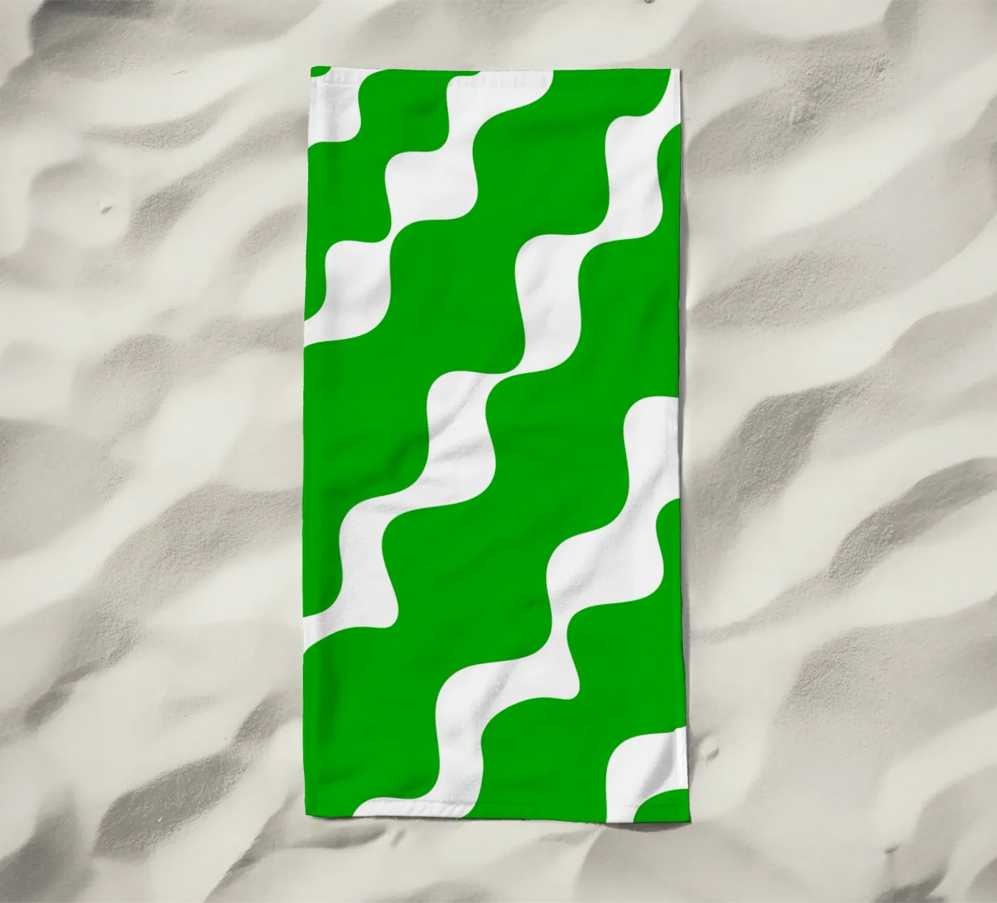Green slanting waves strandhanddoek van baobabprintstore
