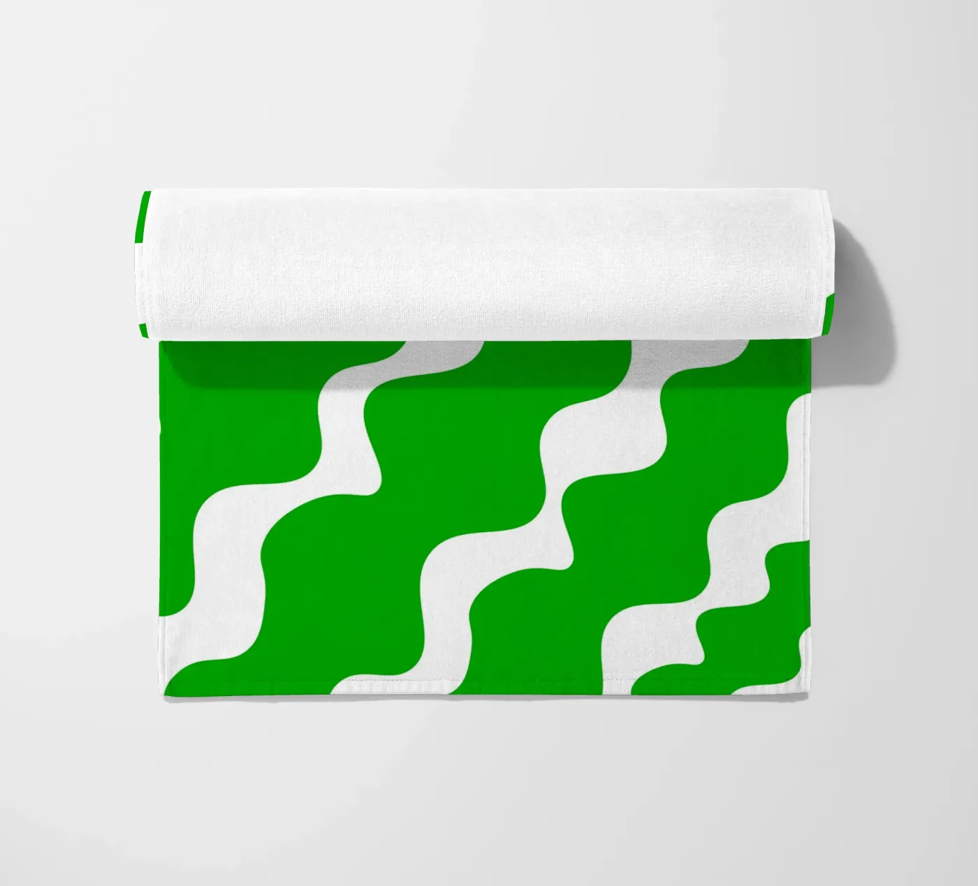 Green slanting waves strandhanddoek van baobabprintstore
