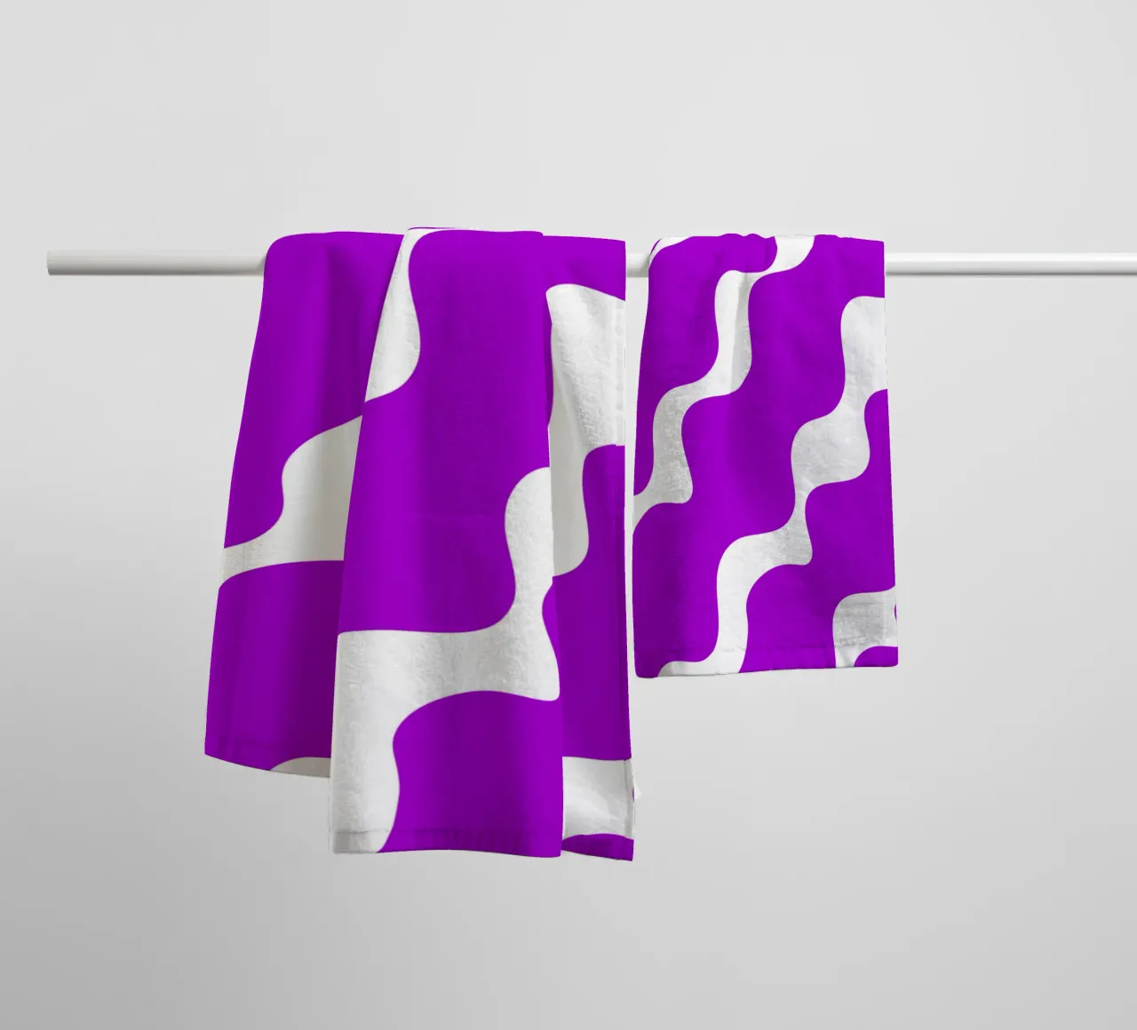 Purple slanting waves asciugamano da bagno da baobabprintstore