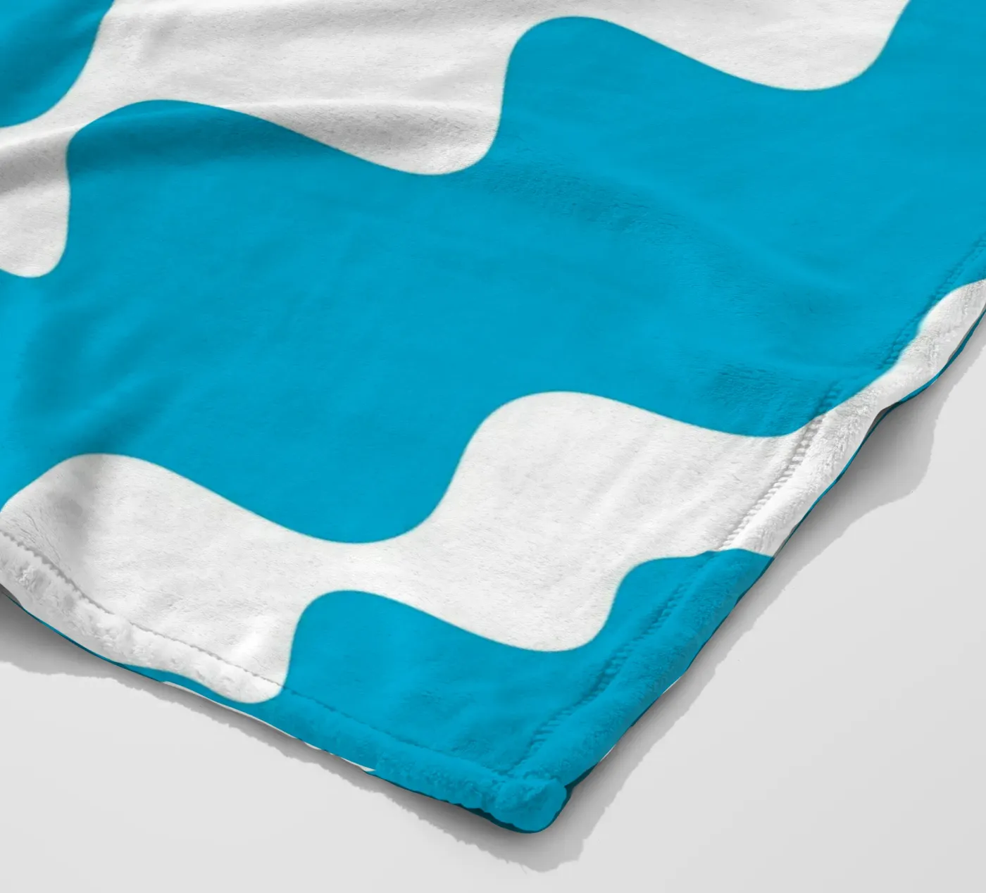 Blue slanting waves Fleecedecke von baobabprintstore