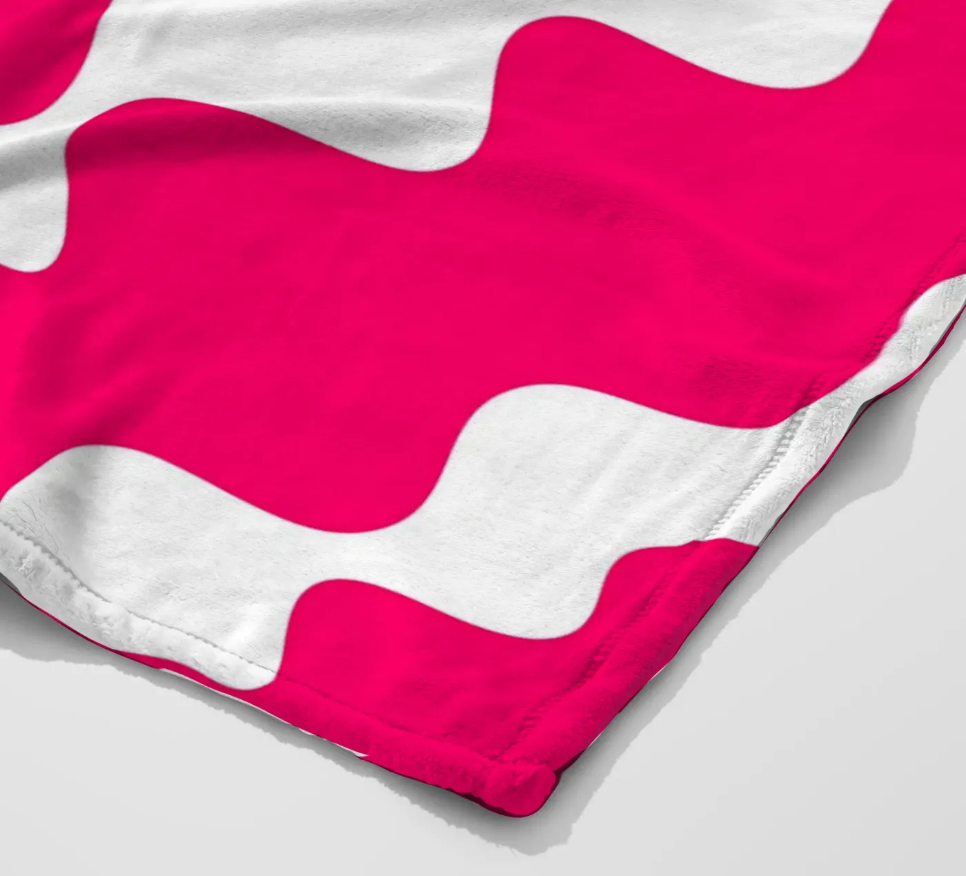 Pink slanting waves Fleecedecke von baobabprintstore