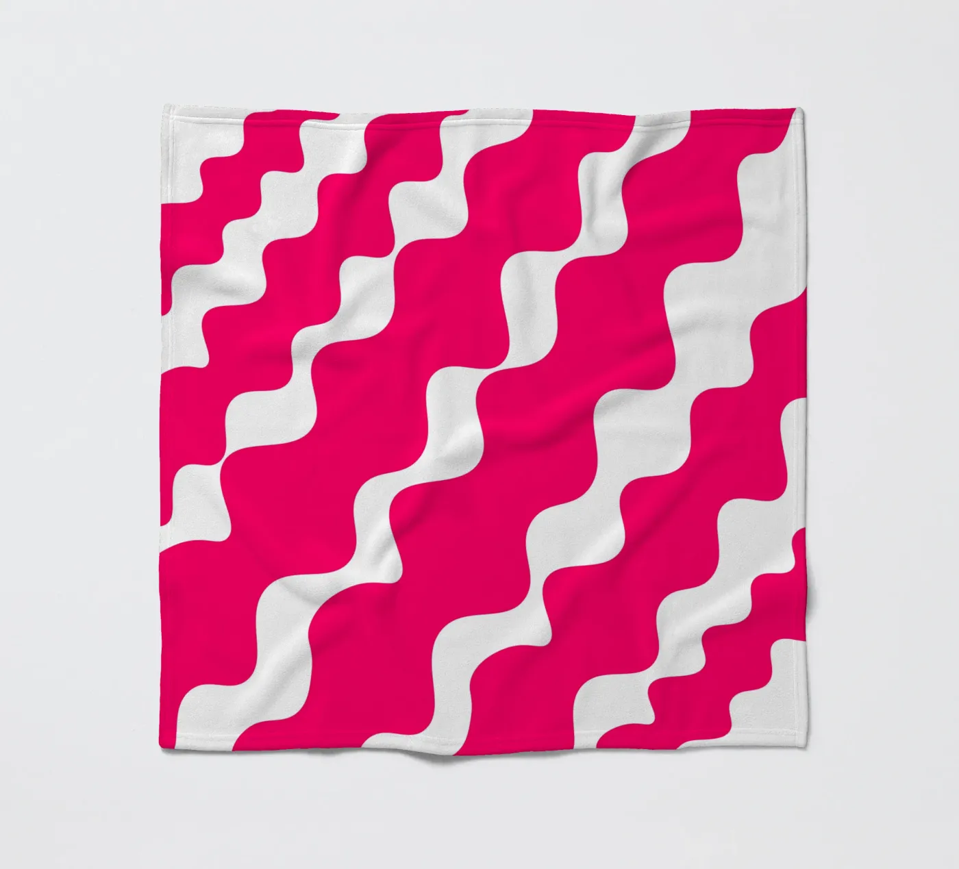 Pink slanting waves Fleecedecke von baobabprintstore