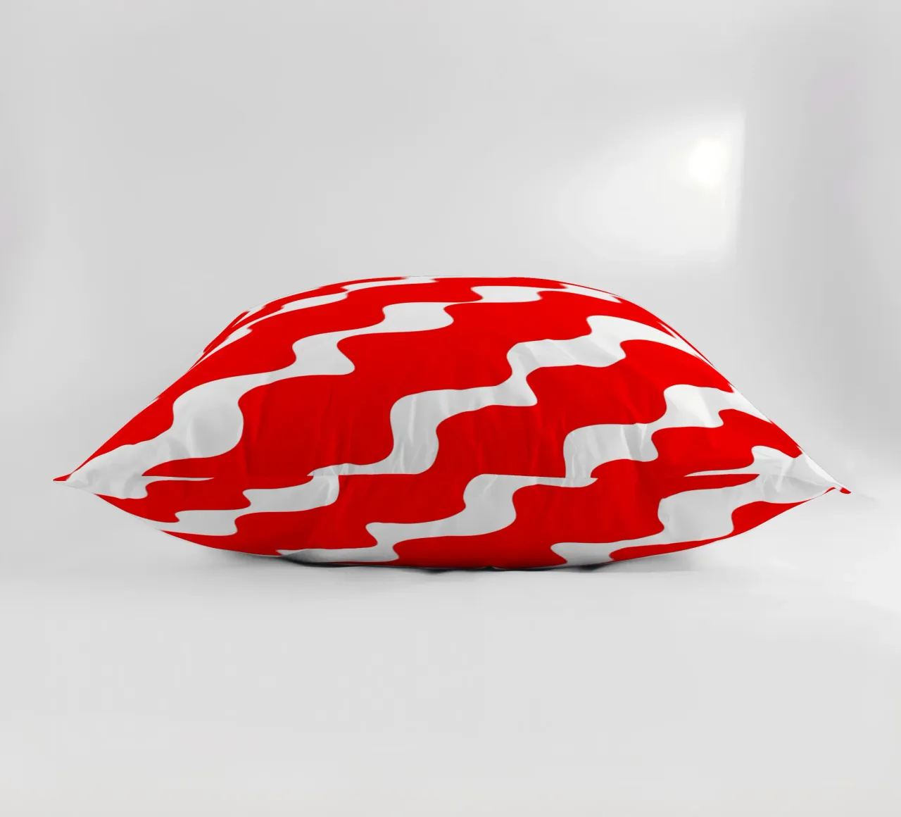 Red slanting waves cuscino da baobabprintstore