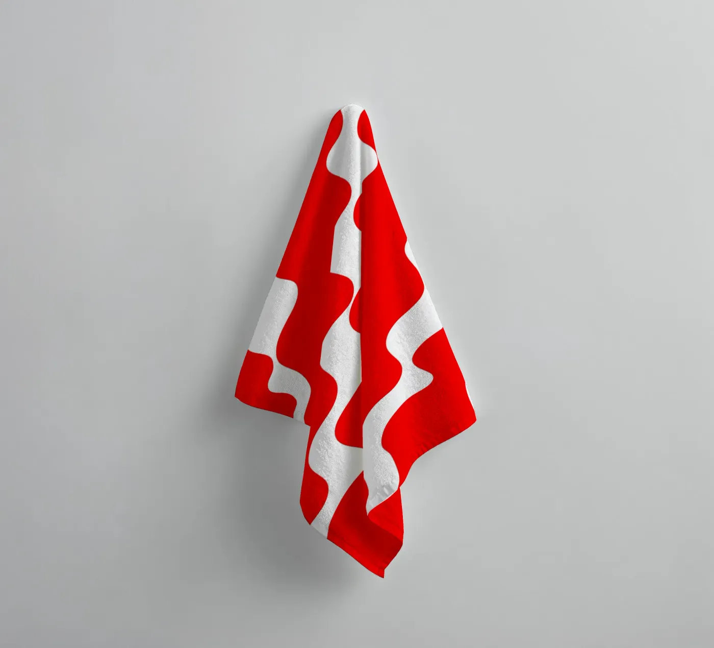 Red slanting waves badhanddoek van baobabprintstore