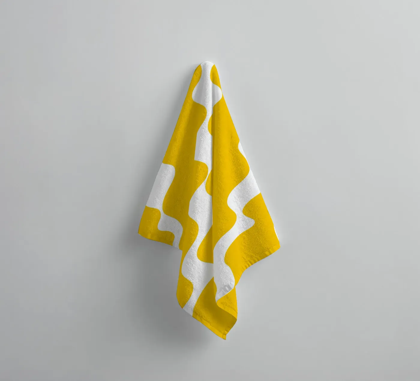 Yellow slanting waves badhanddoek van baobabprintstore