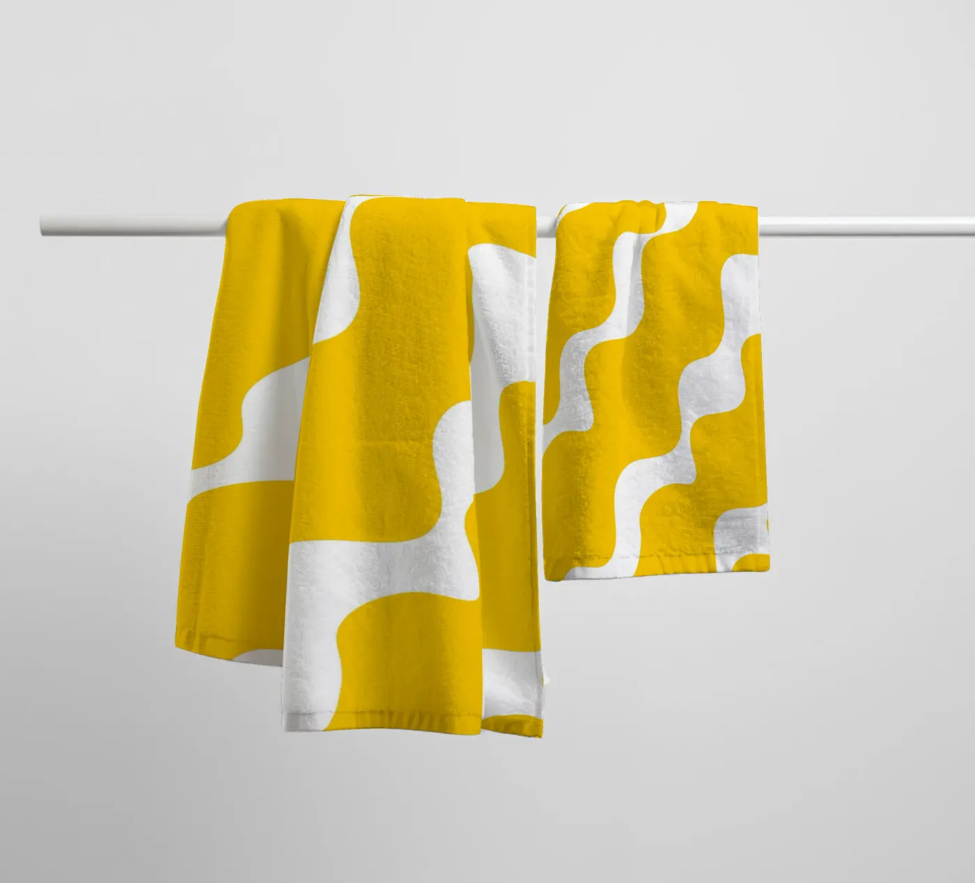 Yellow slanting waves badhanddoek van baobabprintstore