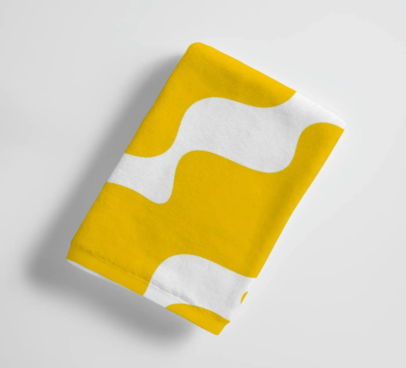 Yellow slanting waves badhanddoek van baobabprintstore