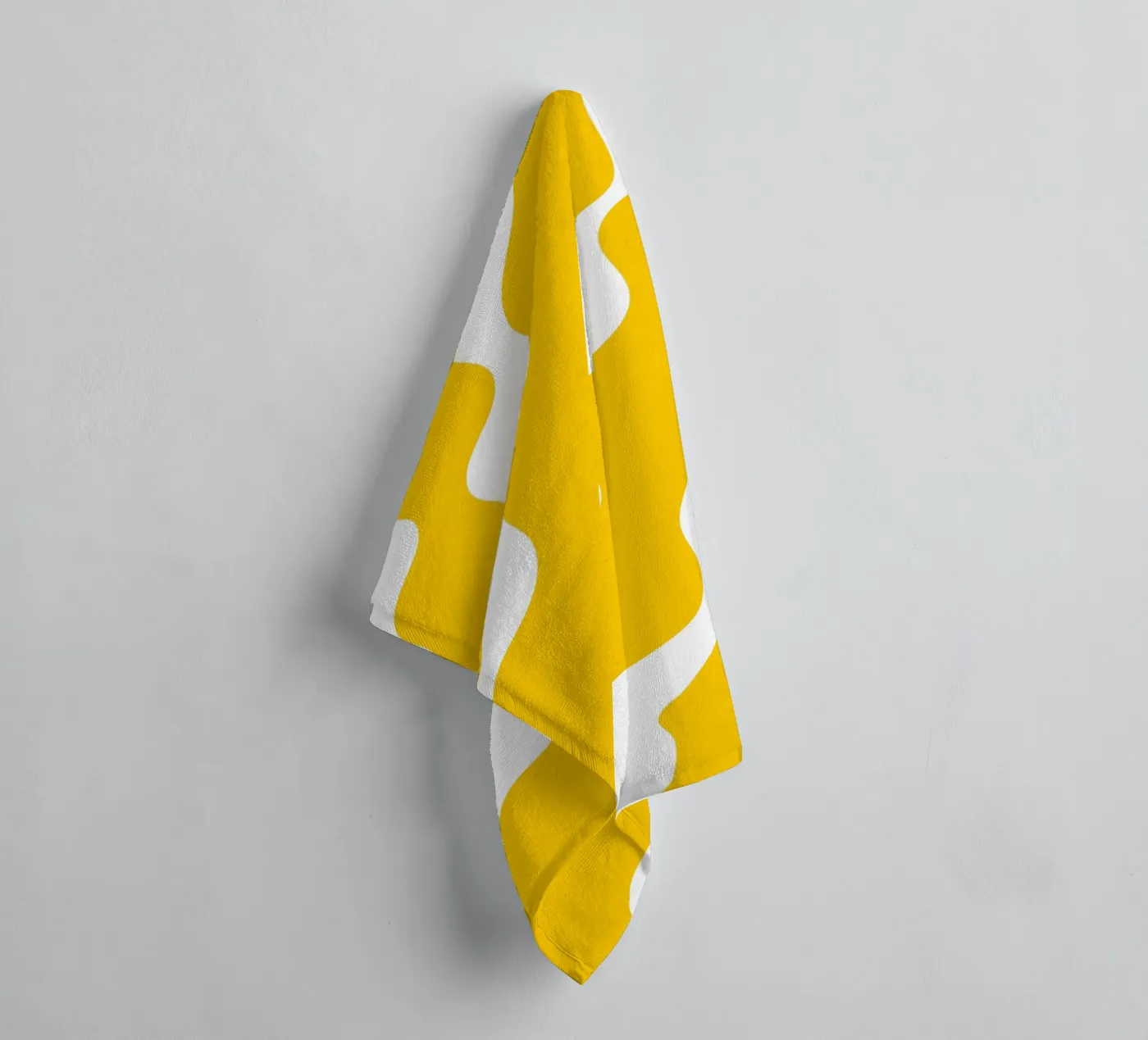Yellow slanting waves badhanddoek van baobabprintstore