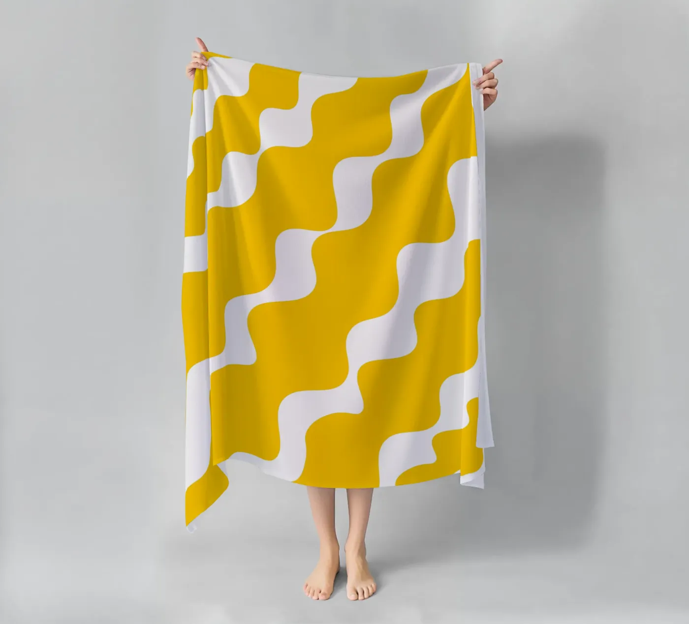 Yellow slanting waves strandhanddoek van baobabprintstore
