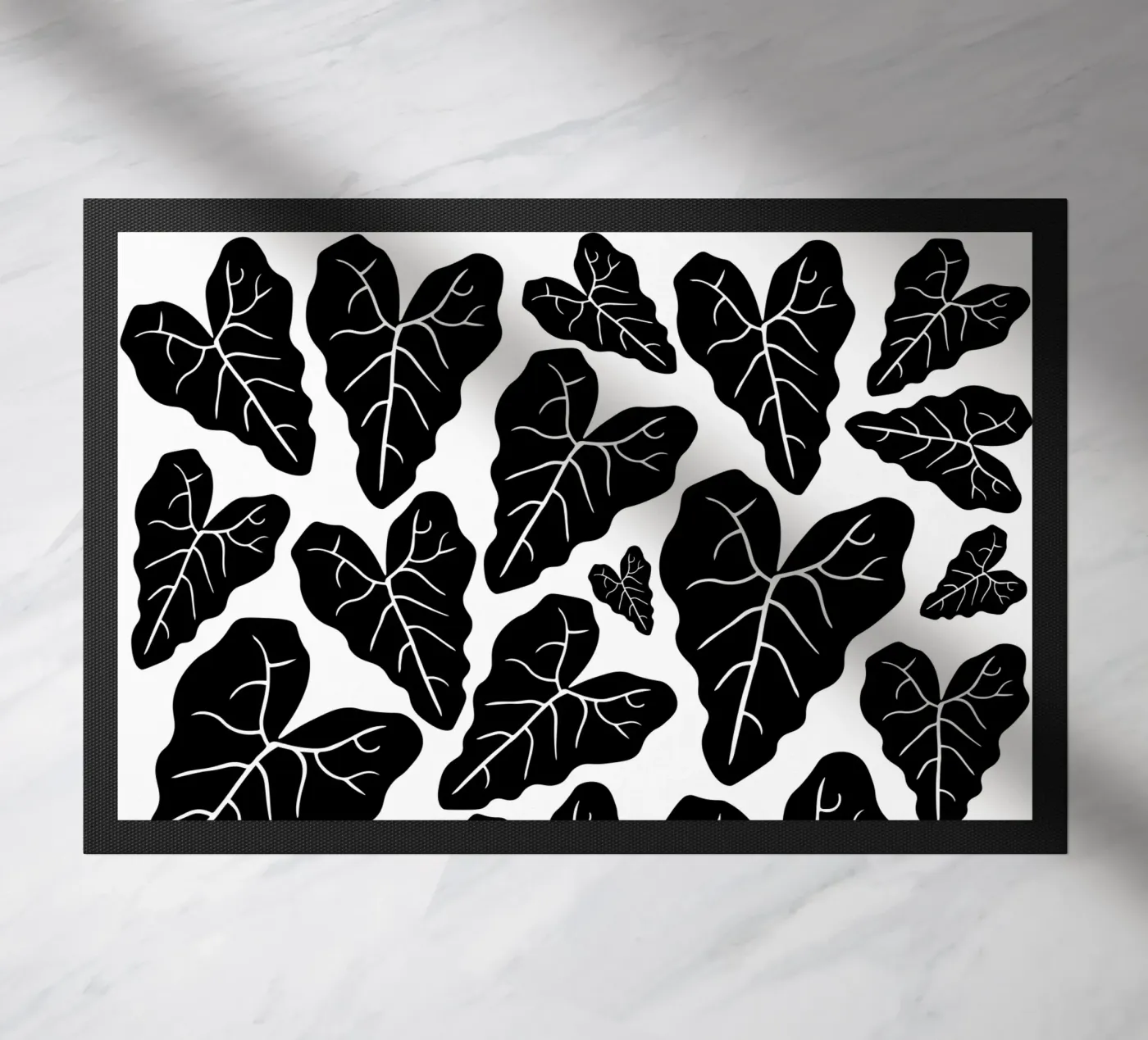 Black leaves pattern deurmat van baobabprintstore