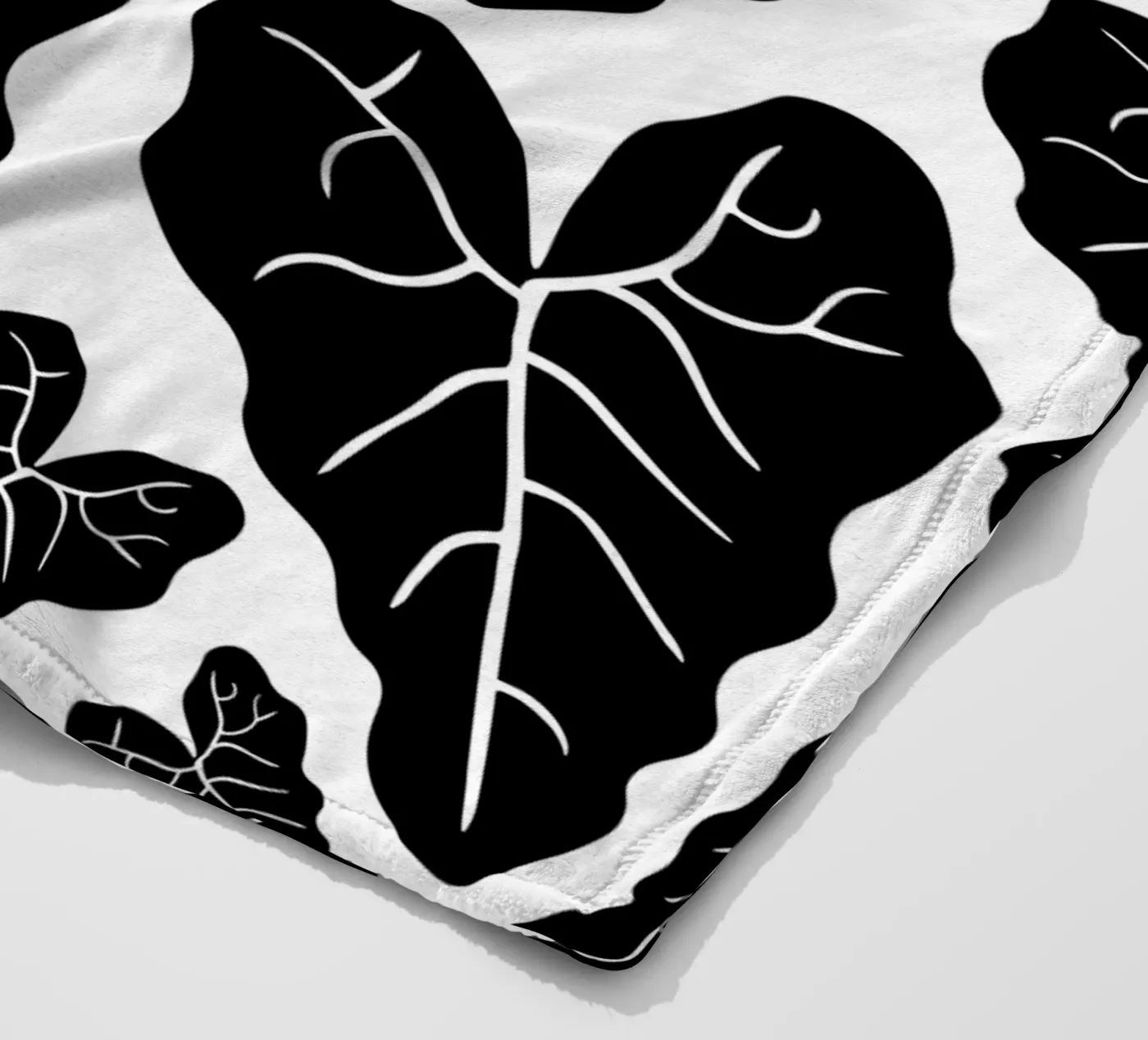 Black leaves pattern fleecedeken van baobabprintstore