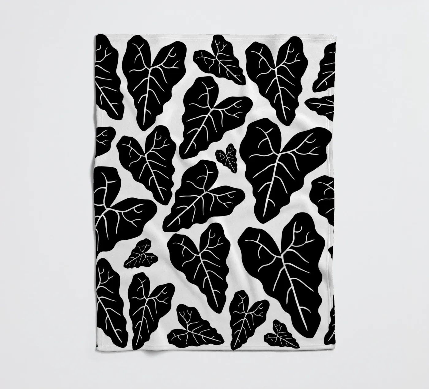Black leaves pattern Fleecedecke von baobabprintstore