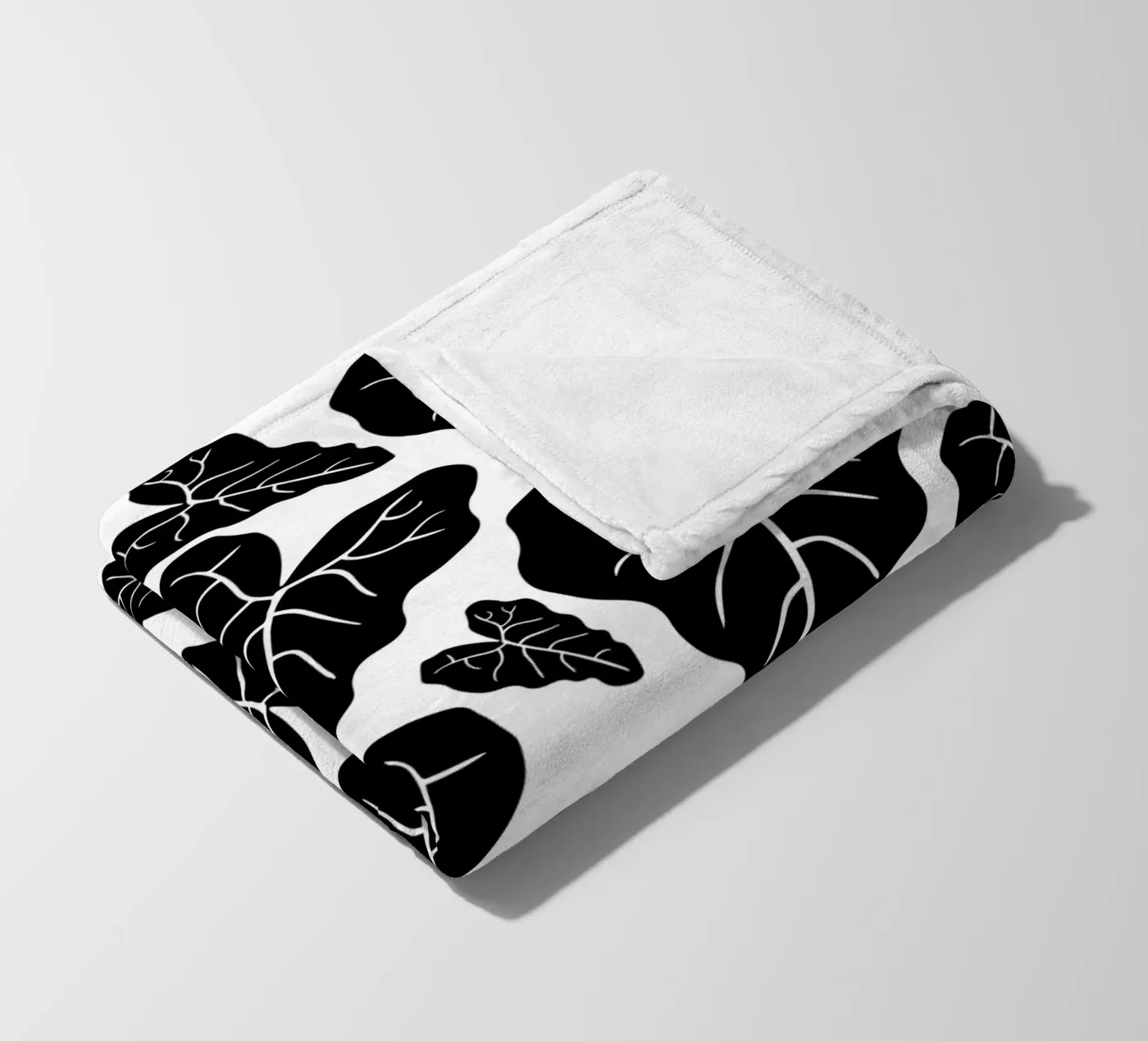 Black leaves pattern Fleecedecke von baobabprintstore