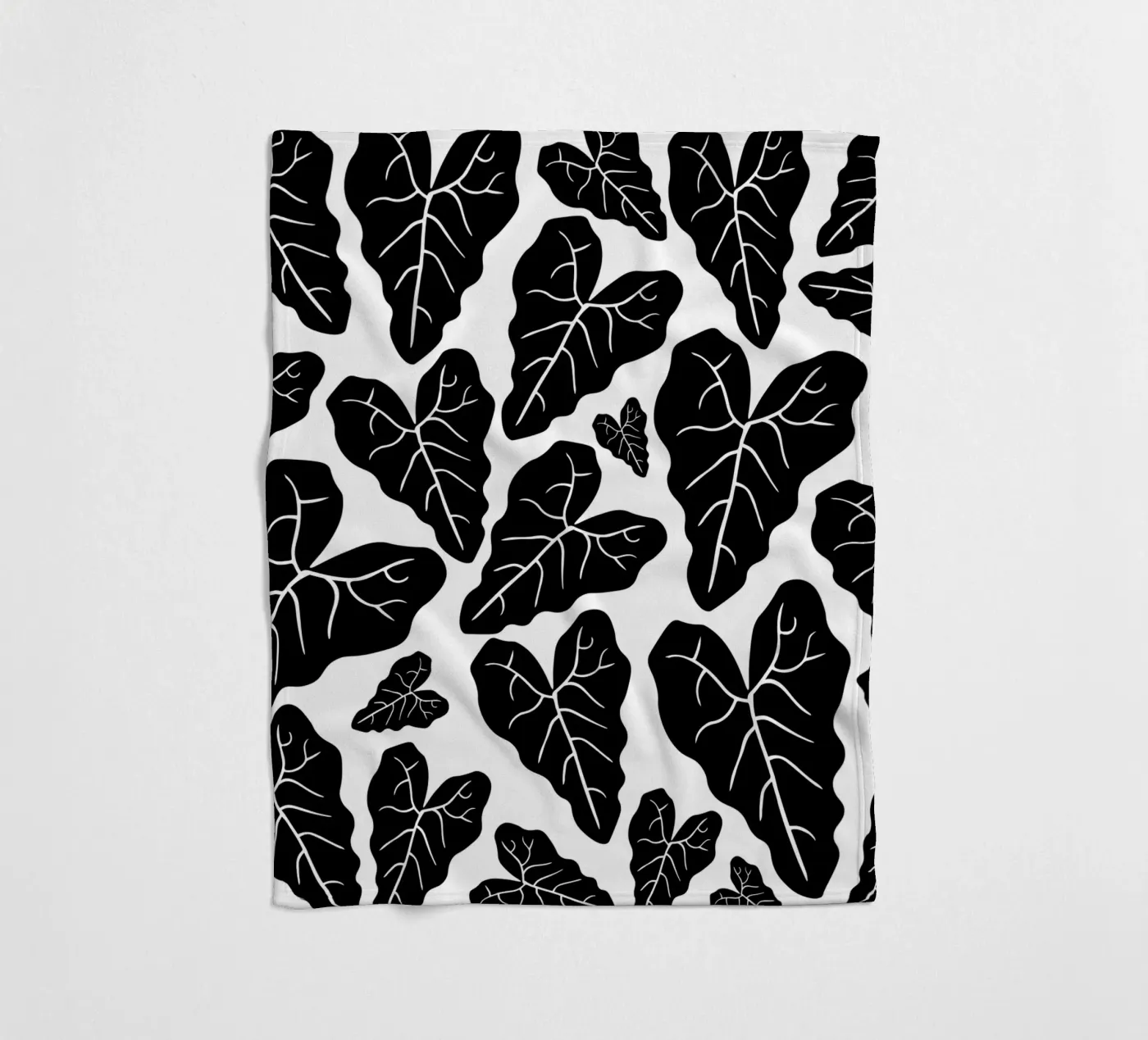 Black leaves pattern Fleecedecke von baobabprintstore