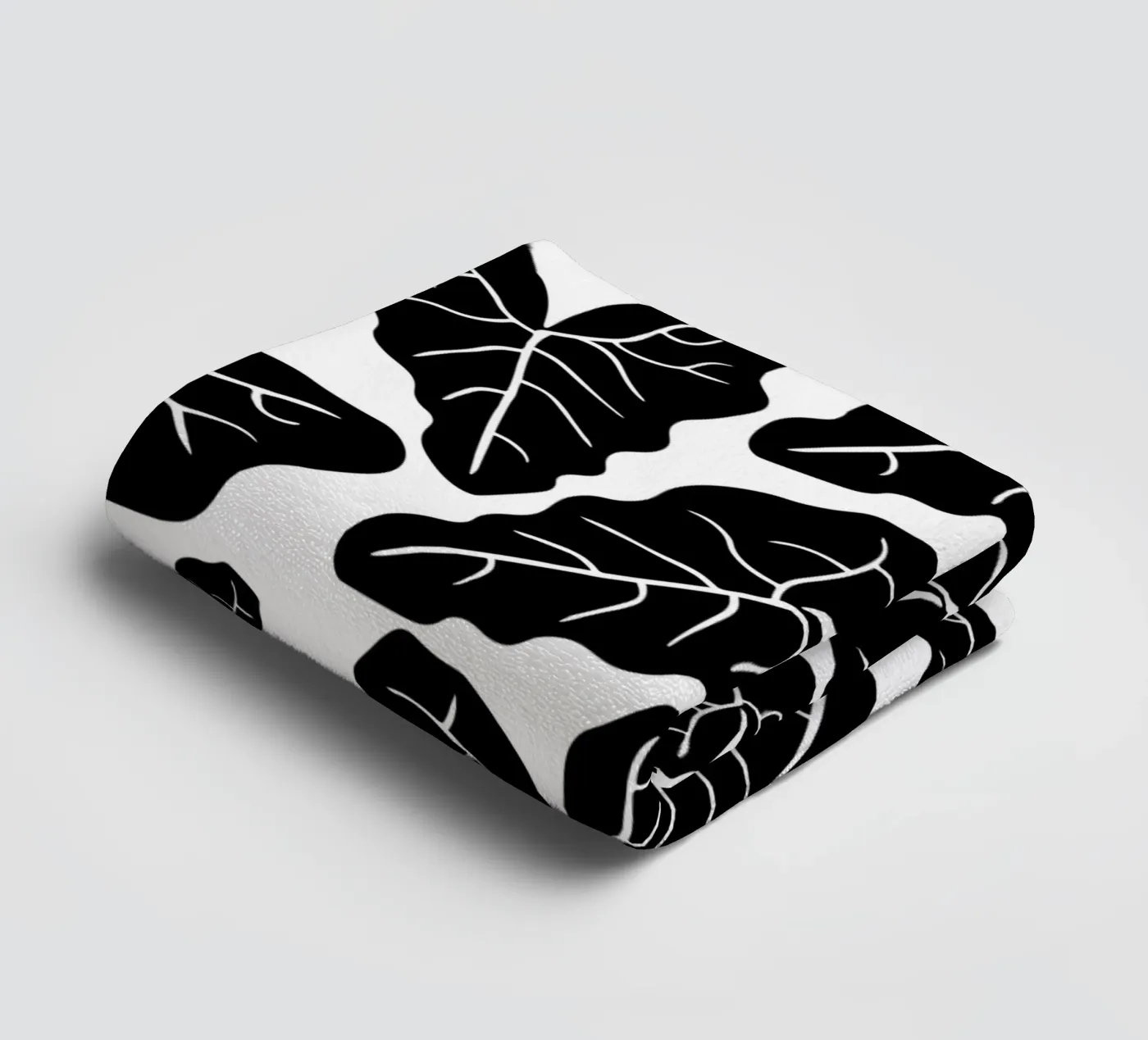 Black leaves pattern badhanddoek van baobabprintstore