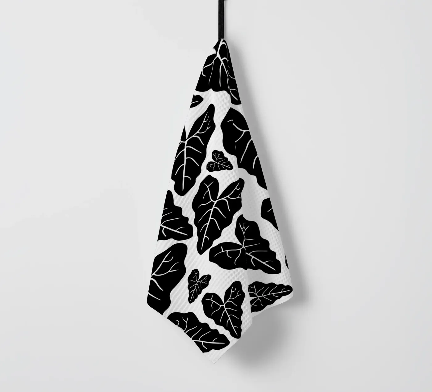 Black leaves pattern theedoek van baobabprintstore