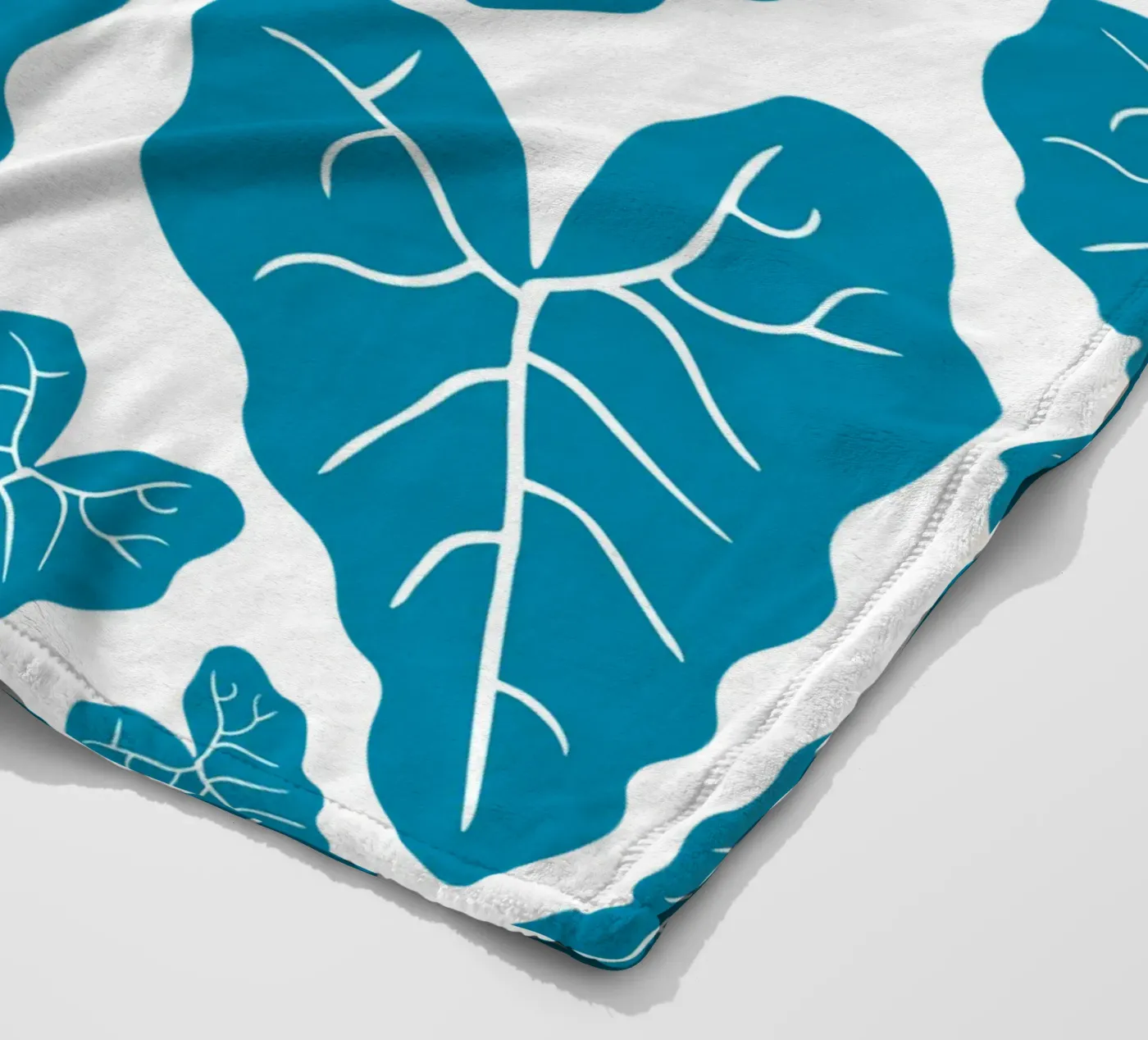 Blue leaves pattern fleecedeken van baobabprintstore